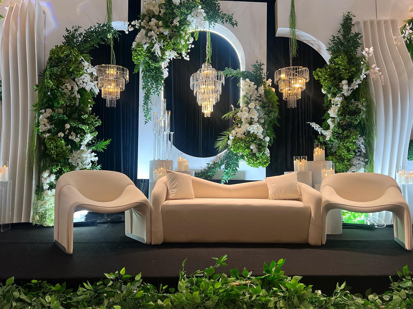 Lux & Divine Details🖤
Decor:@rubysdecor
Venue: @venetianbanquetcentre
#luxury #wedding #weddinginspiration #weddingideas #weddingdress #weddings #weddingphotography #weddingdecor #weddingcake #weddingday #weddingplanning #weddingplanner #weddingstyle #weddingflowers #weddingguest #weddingmakeup #weddingseason #weddingphotos #weddingdesign #weddinginspo #instagram #blog #toronto