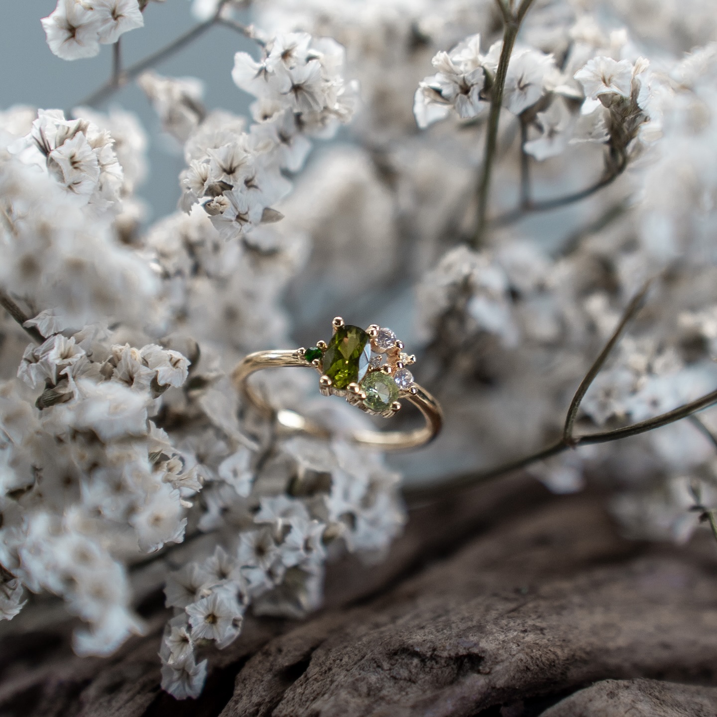A green multi-stone ring. A truly unique everyday piece for true green lovers.
📍Greyscorff, Glomac Galeria, A-2-9, Jalan 26a/70a, Desa Sri Hartamas, 50480 Kuala Lumpur, Wilayah Persekutuan Kuala Lumpur
📞 Call/Whatsapp: 019-388 8187 wa.link/6fhwqy
🌐 www.greyscorff.com
#customisedjewelry #customisedring #engagementring #weddingmalaysia #diamond #labgrowndiamond #labdiamond #customring #igi #gra #engagementring #engagementmalaysia #weddingbands #finejewelry
