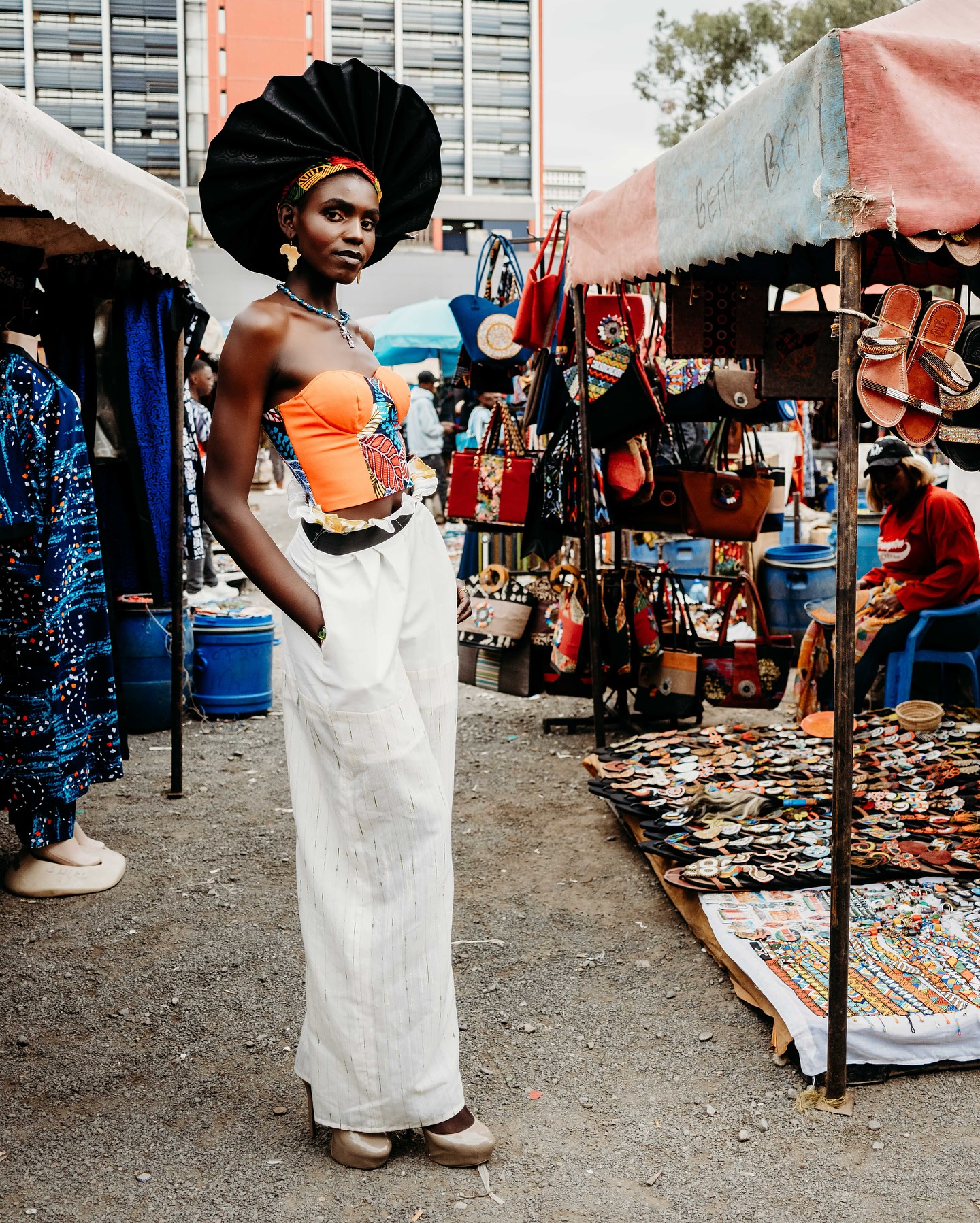 After leaving Tanzania, I made my way into Kenya for a few days ๐ฐ๐ชโจ
First stop: the Maasai Marketโsuch a vibe! ๐๐พ
โ๏ธ Amazing people
โ๏ธ Great energy
โ๏ธ Grateful moments
While at the market, I had the chance to meet a vibrant modeling group called @art_the_brand who let me capture a few shots of them ๐ธ๐ฅ. Their energy and style truly matched the atmosphere of the day.
Kenya is a city full of vibes, and I canโt wait to share a full recap soon. ๐๐พ
#KenyaVibes #MaasaiMarket #TravelGratitude #StreetStyle