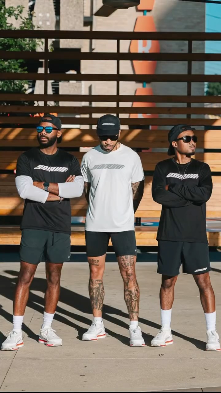 @901runclub x @propelwater cooled down the hot summer days in Memphis ✨😎 Here’s some behind the scenes with the coolest runners I know @____dsims__ @jariuspowers @livingwithjeremy 📸 To view more photos, check out the latest blogpost on the @sprinklecreative website. #BrandingSession #memphisphotographer #901runclub #memphisrunners