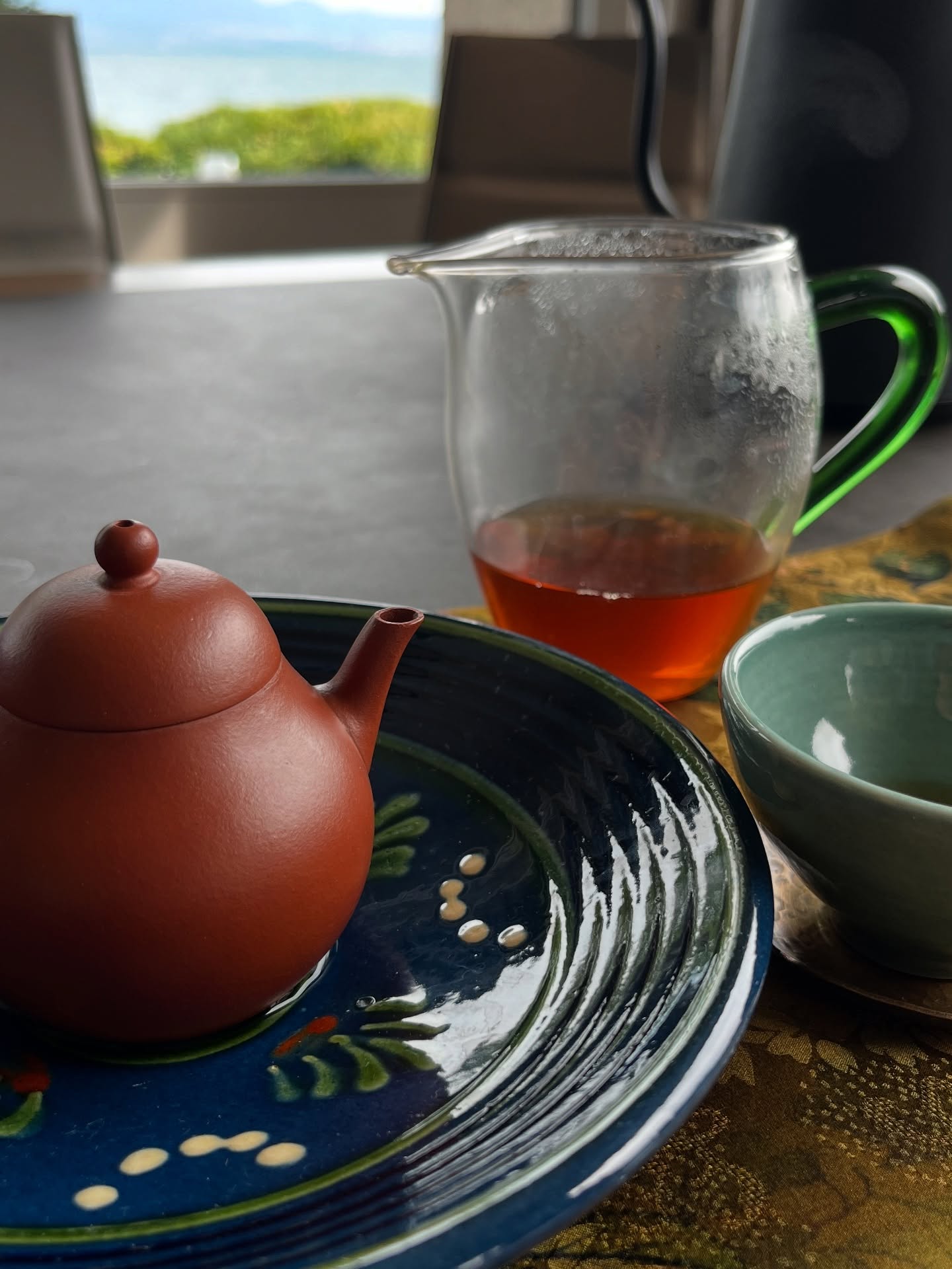 Solo drinking is occasionally needed to rekindle my desire for my favorite tea.
Have you ever noticed that the tea you love tasted different or not as expected when shared in social settings? This is why I sometimes have to drink a particular tea again by myself to confirm the specific tasting notes I crave.
Has this ever happened to you?