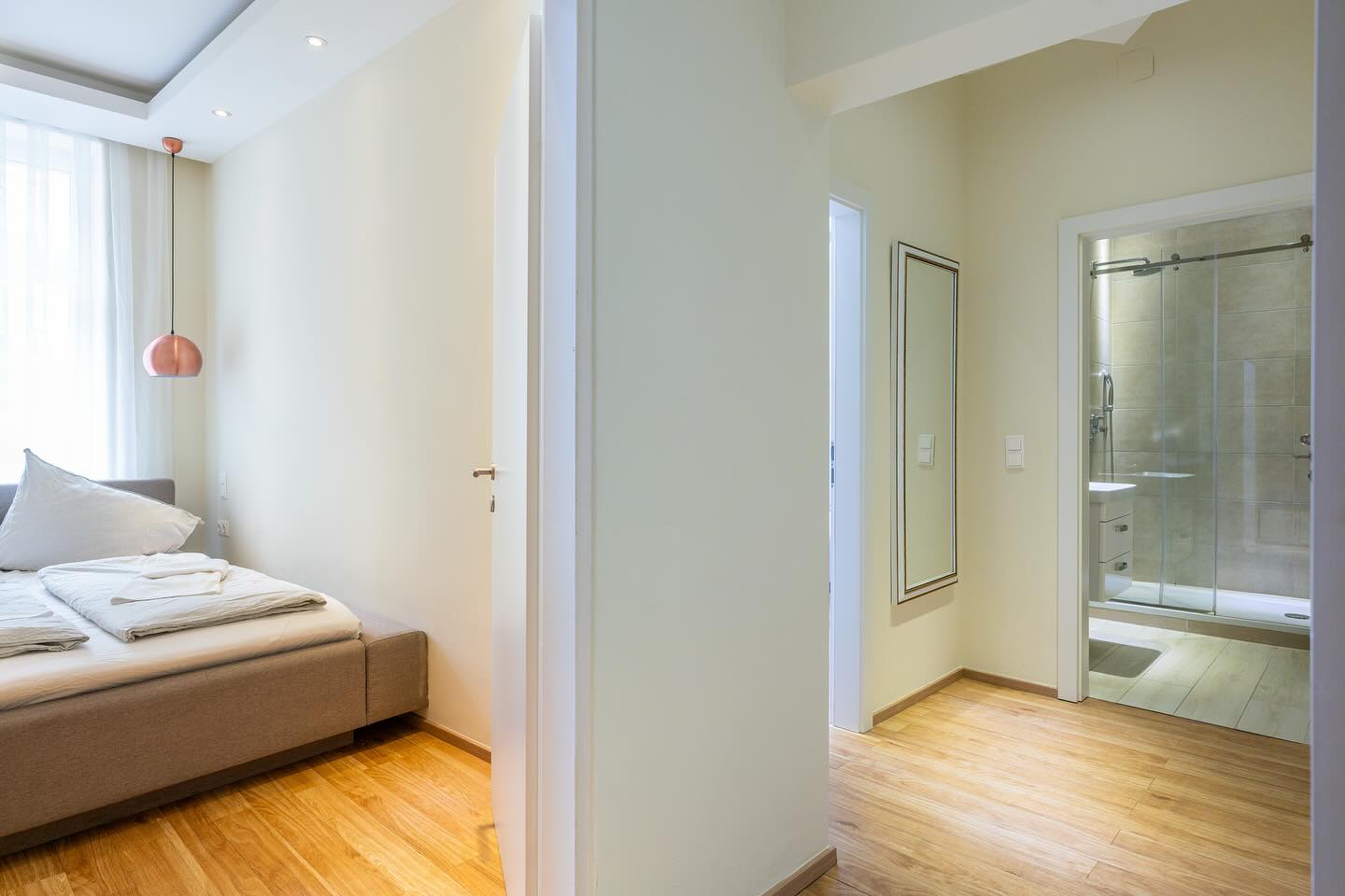 Your home away from home.
© @michaelsabothafotografie
#wien #vienna #travelvienna #citytrip #viennatouristboard #apartment #apartmentdecor #prater #praterwien #viennanow #viennaaustria #viennagram #riesenrad #riesenradwien #explorevienna #whattodoinvienna