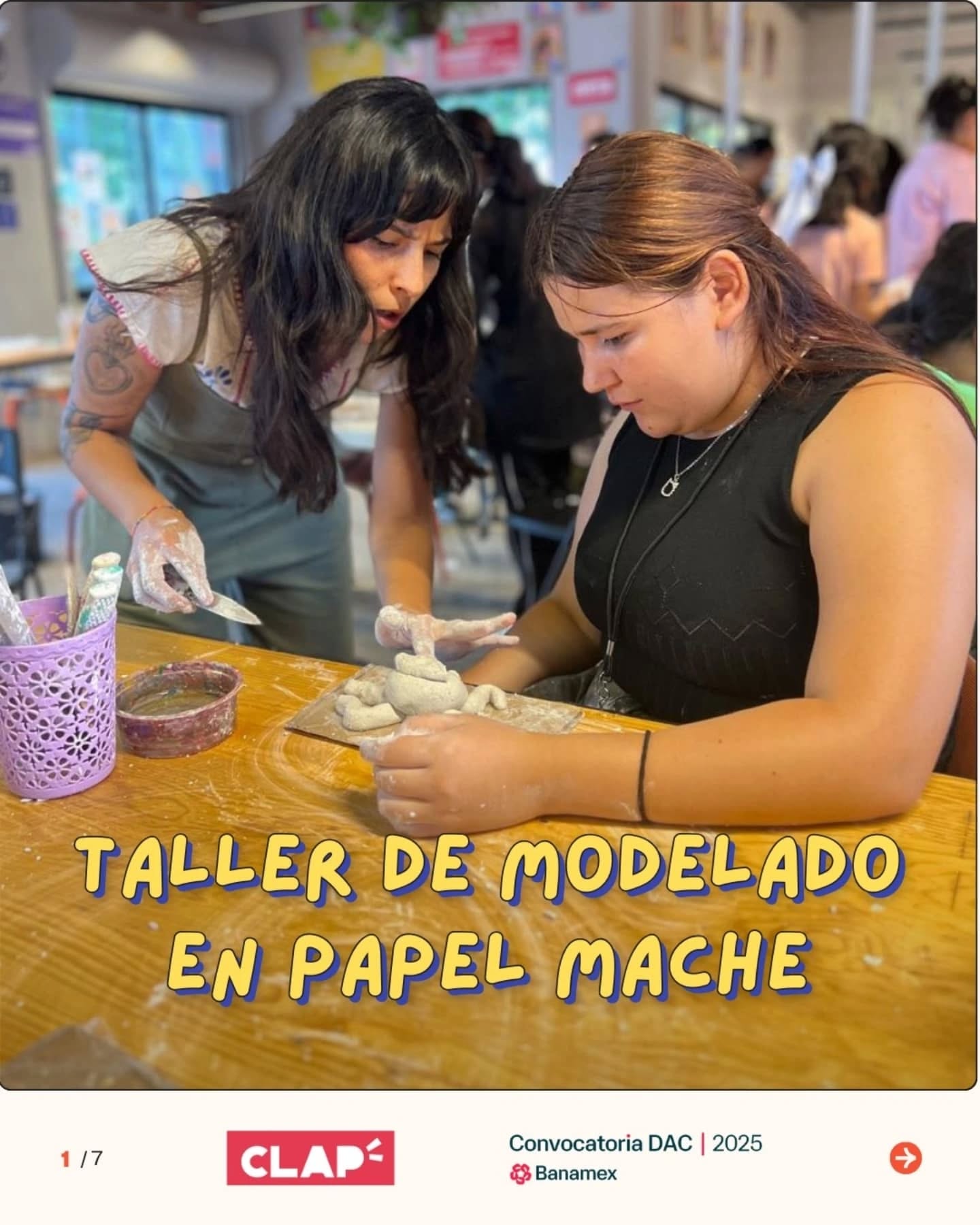 Como parte de la iniciativa Clapearte llevamos adelante un taller de papel maché con adolescentes, guiado por @piedramilagro_ y tomando materiales reciclados como punto de partida.
Entre modelado, pintura, acabados, fotografía y edición, cada pieza se construyó en colaboración, haciendo del arte un medio para expresarse y conectar.
Más que una técnica, fue un espacio para descubrirse, compartir emociones y trabajar en equipo.
El proceso cerró con una exposición que mostró tanto la creatividad como las historias y miradas de cada participante.
#BanamexCS #Banamex #Clapearte