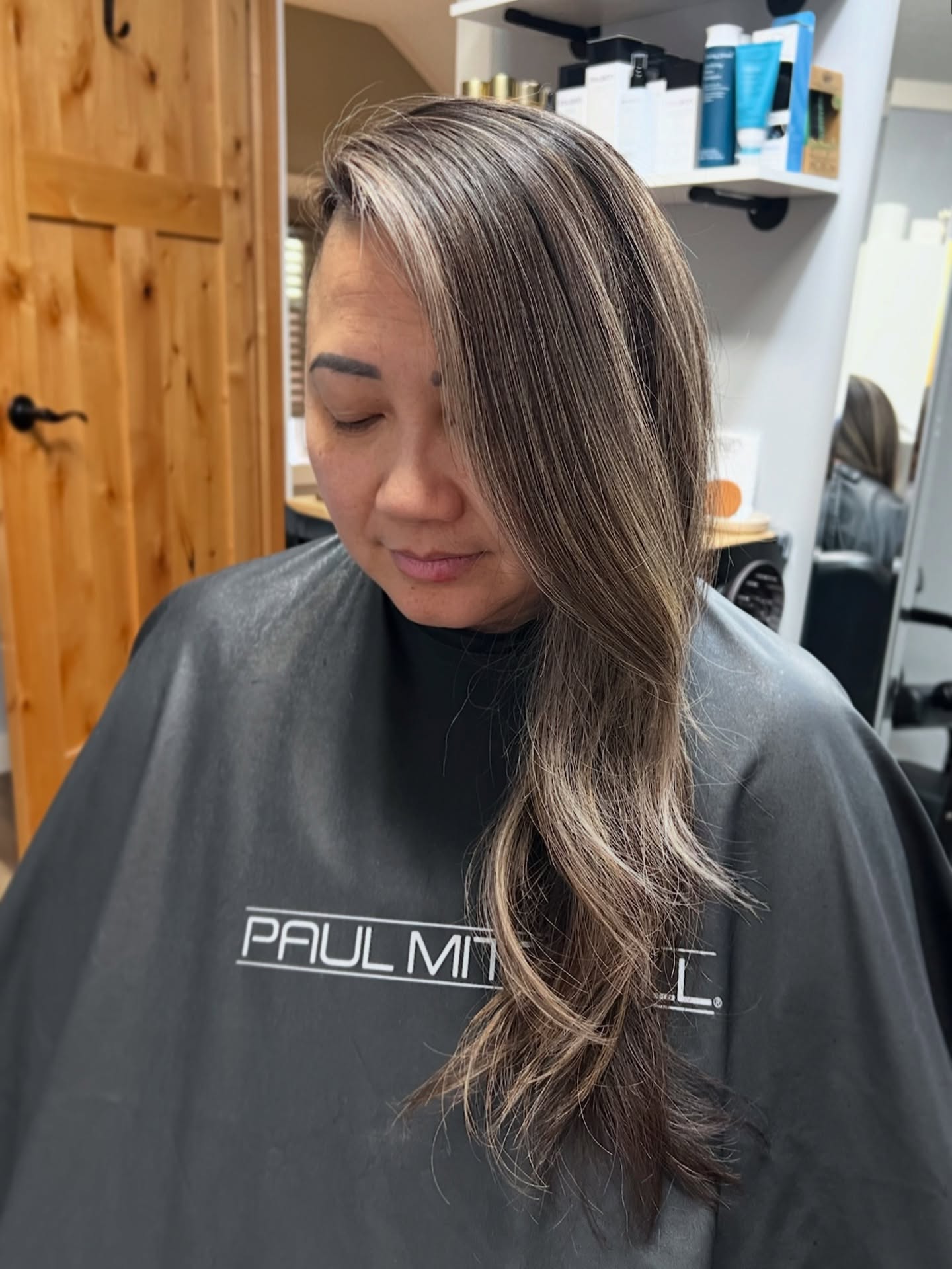Look at how soft this partial balayage turned out… I delivered! Book your next haircut and haircolor with me. Text to book (612) 315-9622 or book online www.thebeautybff.com.