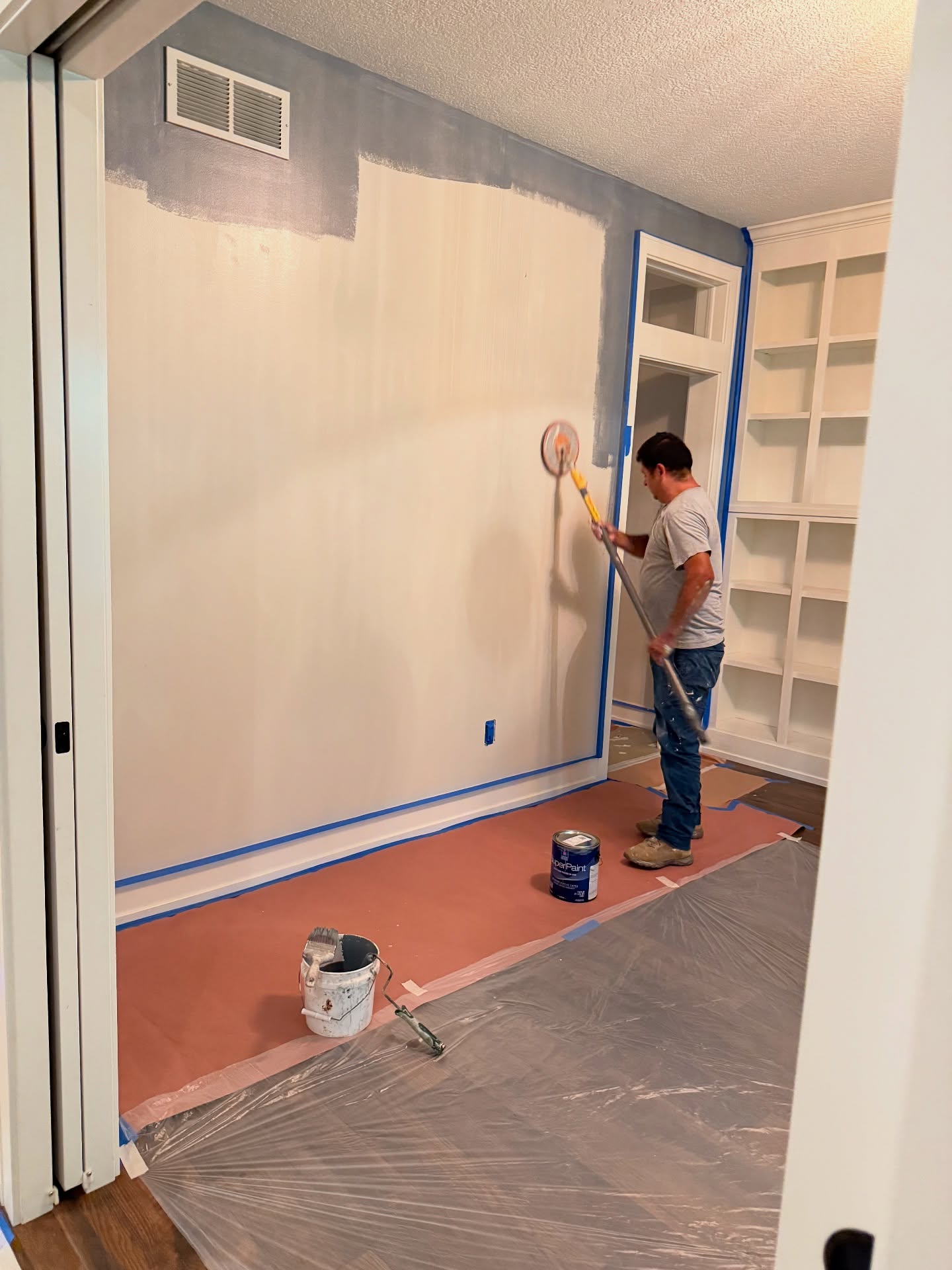 Next level prep work! 🙌 Our team is absolutely crushing this whole home interior repaint. From tape, to plastic, to wall repairs, and even doing a quick sand to even everything out and prepare the walls for paint, we don’t miss a thing.
#prep #paintprep #interiorrepaint #fortwaynepainters #fortwayne