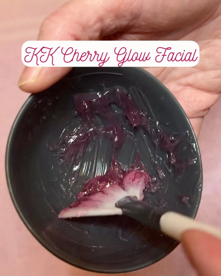 This skin firming & rejuvenating facial will brighten, hydrate, & give you the glass skin you’re looking for…
Get ready for the ultimate glow with a powerful exfoliating brightening enzyme mask followed by steam, light extractions, and enjoy a red LED treatment🌟🍒
#denvermedspa #denveresthetician #esthetician #facial #denverfacial #denverlocal