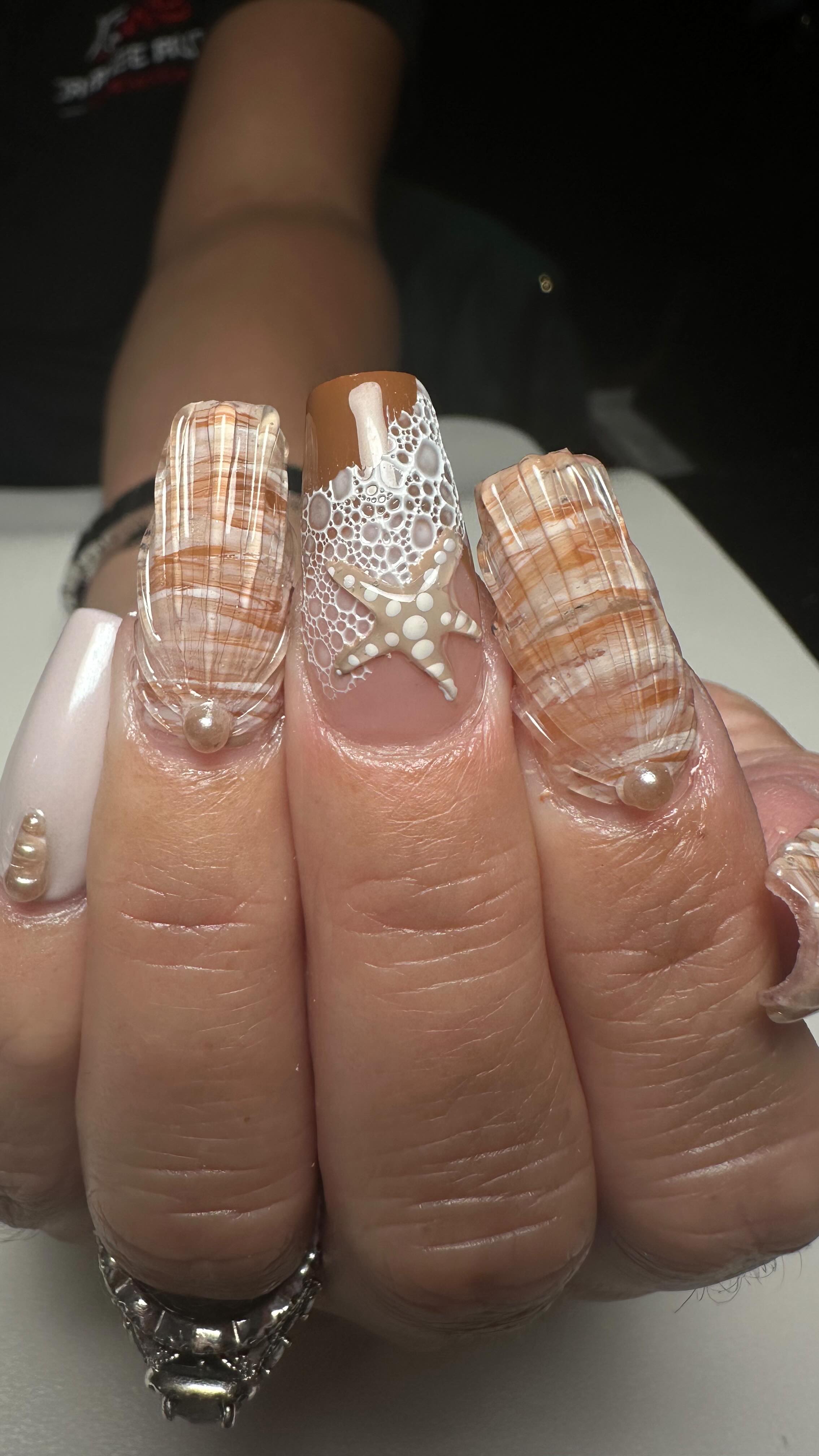 Bye bye Summer!!! 🐚 🏝️ @coutureclawshawaii
#shellnails #summernails #beachnails #oceannails #hawaiinails #konanails #bigislandnails #coutureclaws