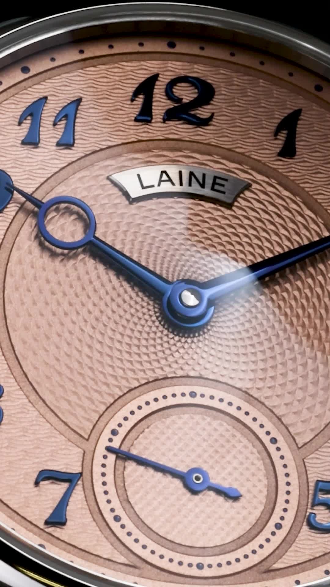 Salmon tones, ocean-blue accents… a stylish catch of the day🎣
Turn it over and you'll find a secret garden🌹
#custommade #bespoke #guilloche #torstilaine #watchfam #lainewatches #watch #microrotor #swisswatches