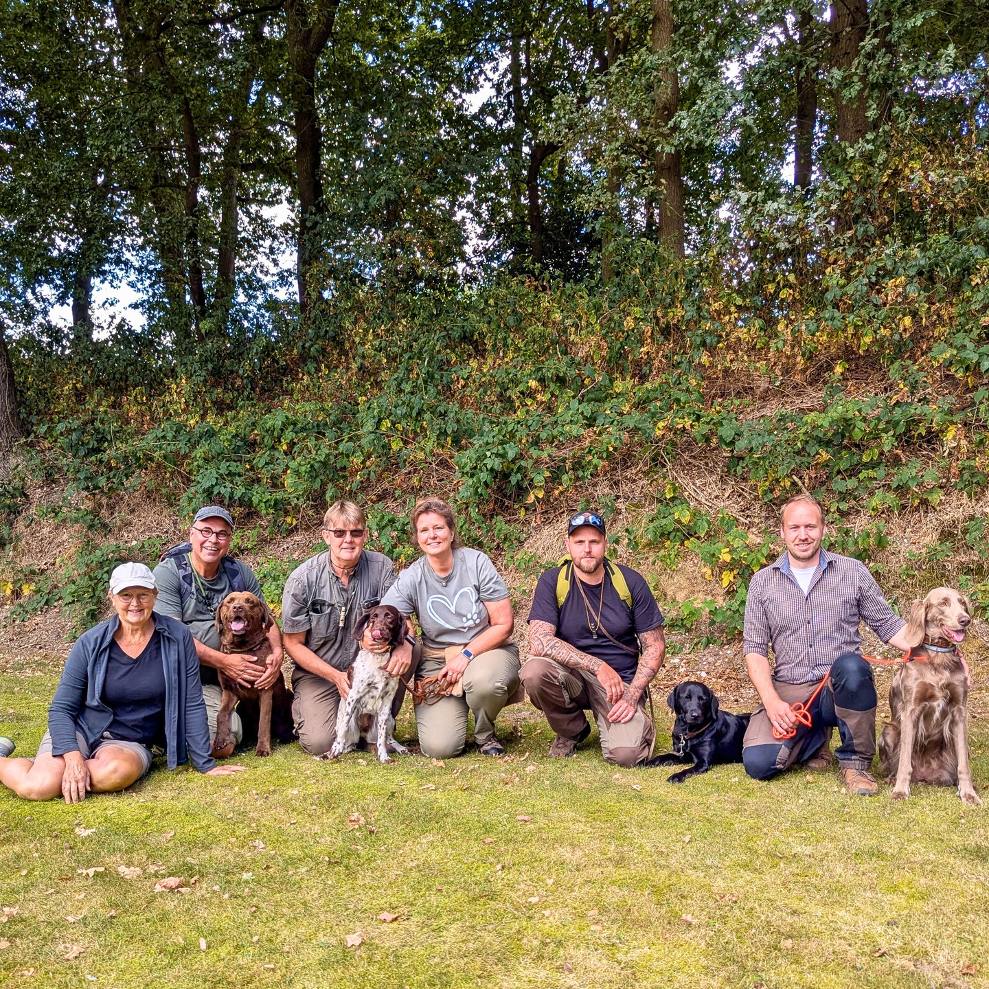 Platz 2 unser großen Gelderländer Hunderallye:
Die glorreichen Vier!
Ihr Preis:
Ein prall gefüllter JGV Gelderland Jutebeutel
vom Josera Futtershop Geldern – Lüllingen Gisela Schewe
Kauknochen von @tiernahrung.schwenner Tiernahrung
Snacks von @mera_petfood
Futterproben von @belcando_de
Kauknochen von @zooino.de
✨ Als Hauptpreis gab es für jedes Teammitglied einen Gutschein vom @schwarzbrenner_geldern.
Besonders stark: Diese Gruppe hat es geschafft, alle vier Hunde am schnellsten durchs Schubkarrenrennen zu buxieren – Teamwork auf vier und zwei Beinen! 🐾💪
