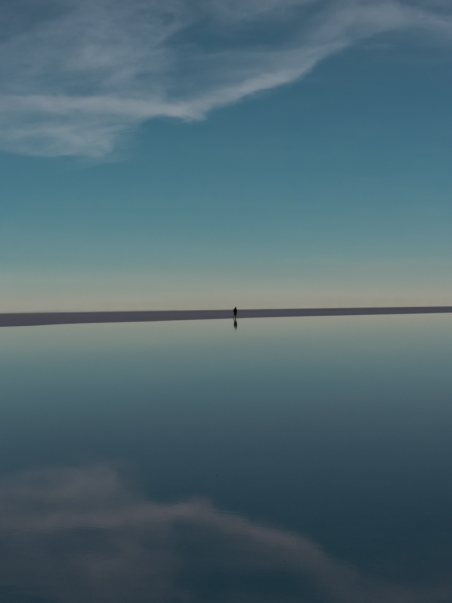 An expanse as wide as the time it’s taking me to go through all the photos from this trip 🥲
#bolivia #uyunisaltflats #travel #photography #exploremore #uyuni