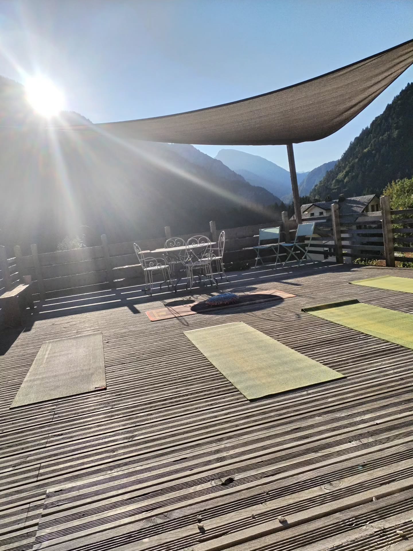 This light.
This space.
This community.
I don't lead huge classes.
Clients/friends really, who come here come for the quiet personal cosy practice that this space offers. To be inward but seen by people they trust.
Quietly reflecting, always progressing 🪷
Most clients come to at least 2 classes a week, some appear at all 5 of my weekly offerings. Some don't get to call our beautiful valley home all year round but come when they can or meet me in the ether through Zoom. Dedicated they are to their discipline 🙏
My people.
Each and every week we move together intentionally, fluidly in silence. Going inward. Observation without judgement. Always listening. To heart, headspace and body. Not pushing.
Join us here.
Floating in that balance between intensity and space.
Guided, intuitive classes each week.
Discounts for bulk booking.
Private also available.
New location and evening class coming soon..👀
Website in bio...September to December schedule loading this week 🤍
The light within me honours the light within you
💫✨💫