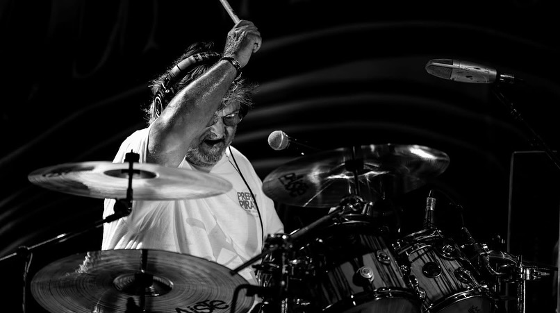 Back on stage this weekend, ready to play some country music!