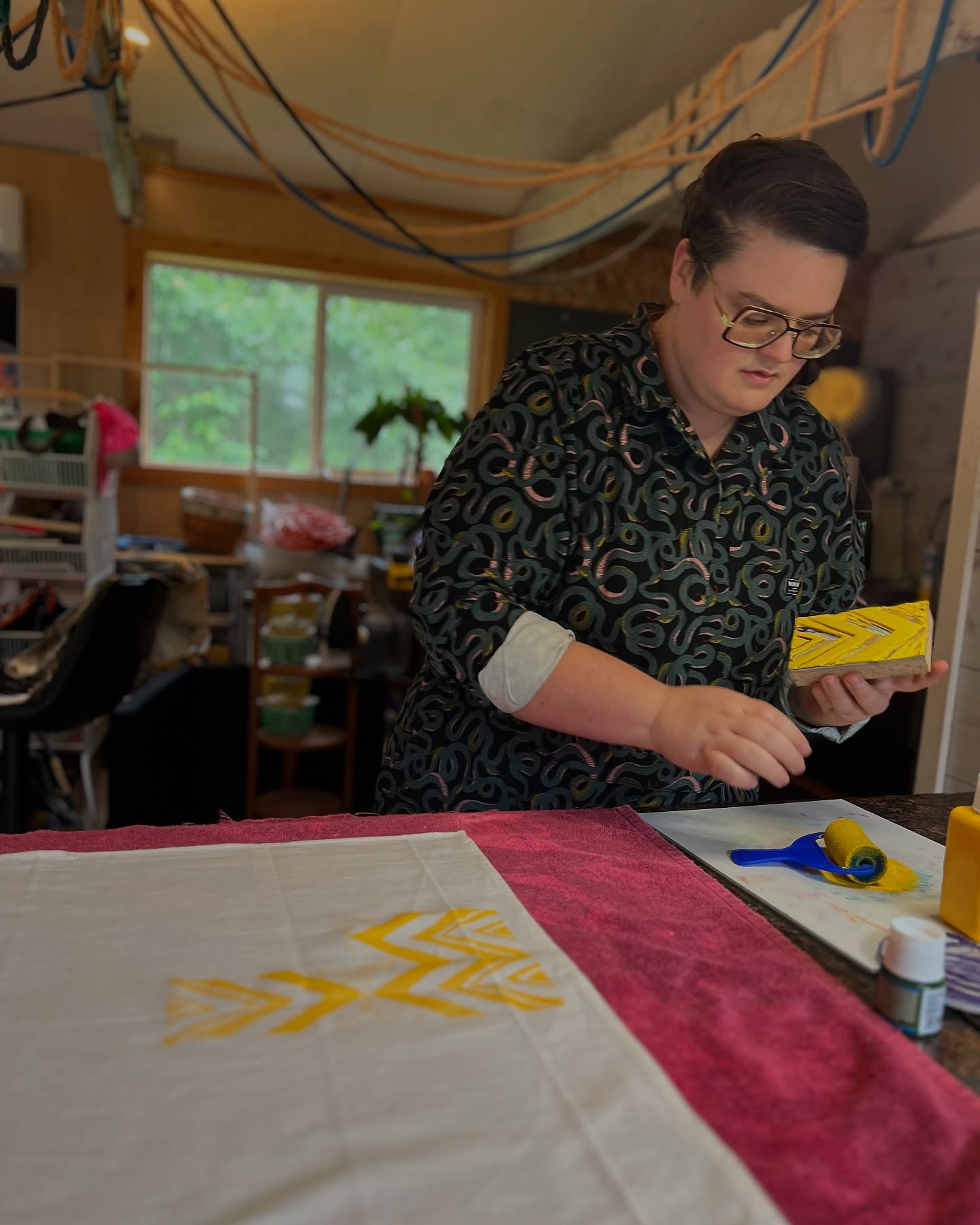 P*R*I*N*T*I*N*G 🫀 These were taken in my first studio, in which I got to play for just over a year. This place made space for the grief of my Moms death to be remade into art- and our parting will be bittersweet. 🐦⬛
I’ll be moving right next door, and is a better fit for my growing vision of what’s next, but I’m so grateful for this little barn-in-the-blackberries.
I still have a couple more weeks in this space- so you’ll see a bit more before we say goodbye.
Friend, I’m sorry (not sorry) that the tea towel I’ve made here sold out, but I can make more if you want! $30 DM me.