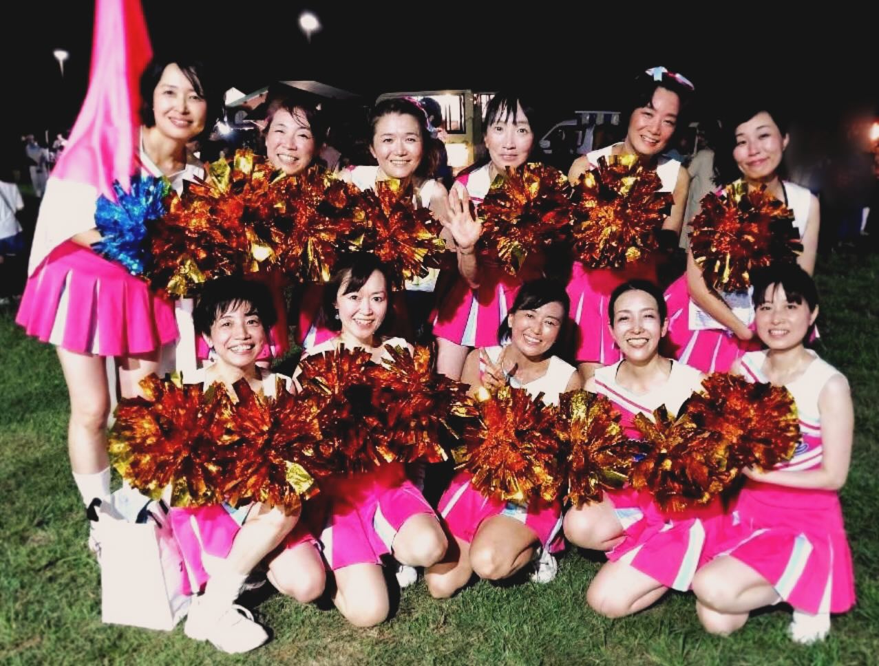 エコサマーフェスティバルin梶野公園。
無事に終了しました!!
暑い中たくさんの方に観ていただき、とてもとても嬉しく、最高の夏の思い出となりました。本当にありがとうございました!!!
いくつになっても好きなことをやり続けたい、という気持ちをあらためて心に刻んだ1日となりました。
みんなで踊ろうコーナーでは笑顔あふれるお子さまたち、また大人のみなさまにも大勢ご参加いただき、私たちも元気をもらいました。観客席のみなさまも大いに盛り上げていただき、また終わったあともたくさんの方にお声がけいただき、感謝の気持ちでいっぱいです。
また来年、みなさまとお会いできるのを楽しみにしています。ありがとうございました!!!
エコサマー!最高〜!
みんなに会えてHappy〜!
GO!CURIOUS!