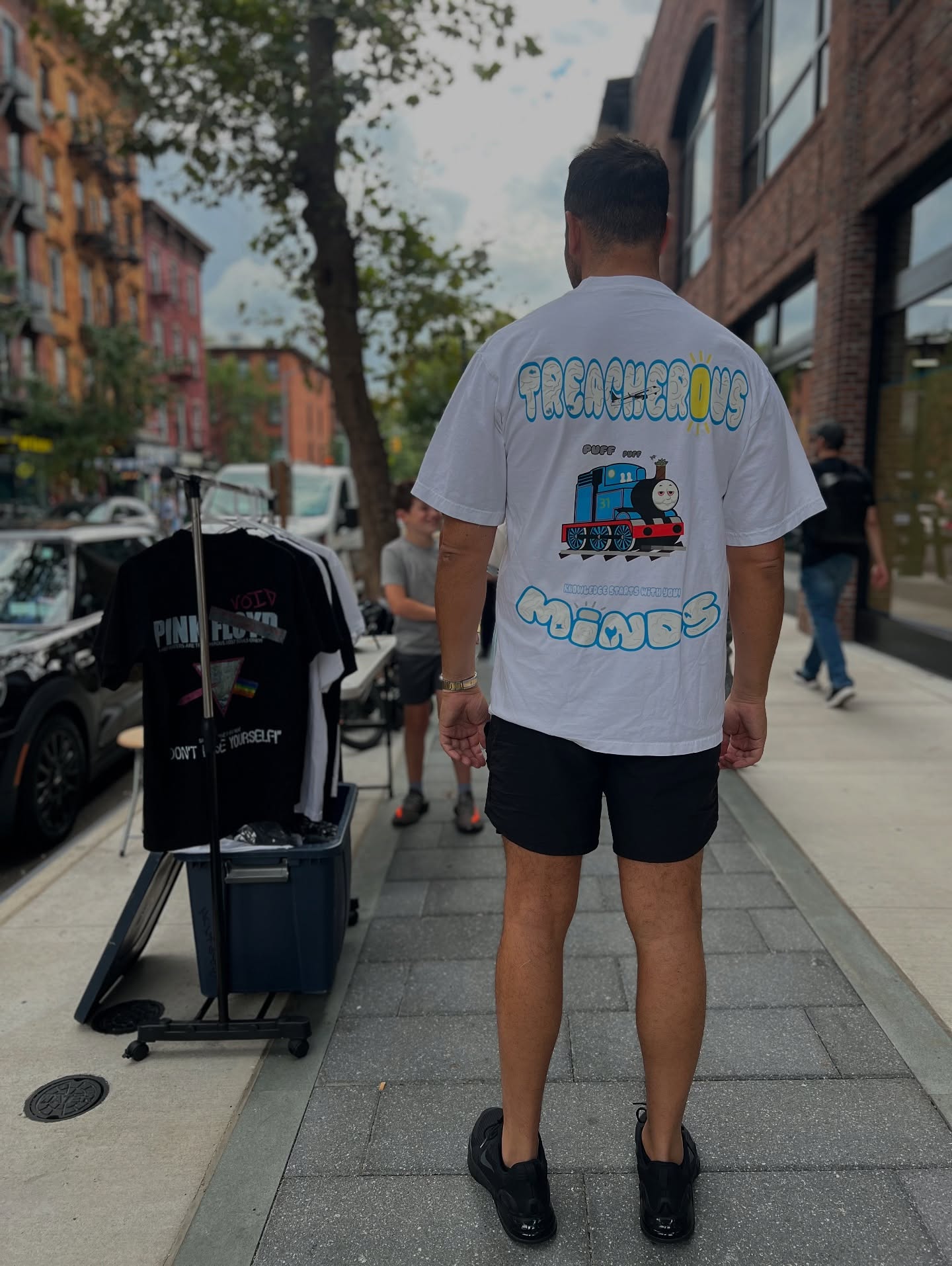 First customer, first win! 🐾💥 Underdog tee out in the wild. Grateful! 🙌
#UnderdogEnergy #PopUpSuccess #FirstOfMany #StreetwearStart #SupportSmallBusiness #GrindMode