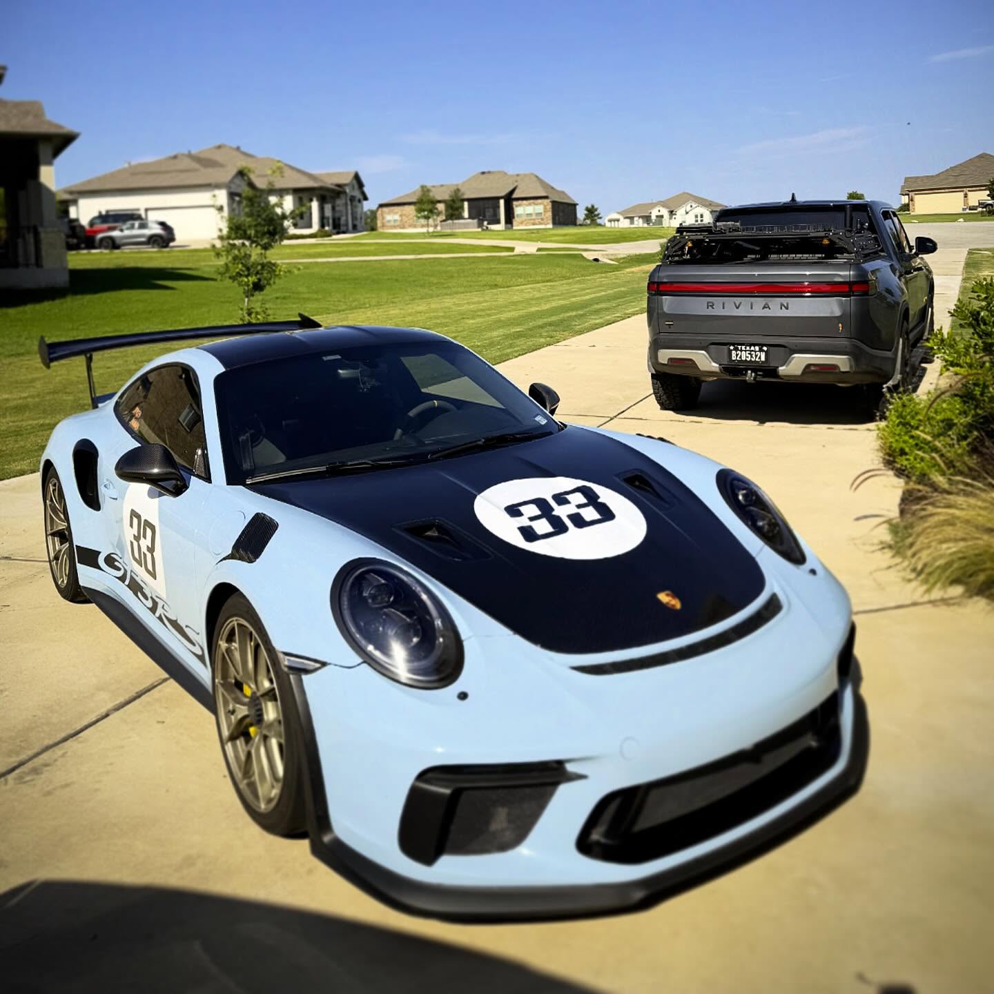 Who wins to 60mph? To 100mph? One of these days weβll have a runway race. π§ποΈ