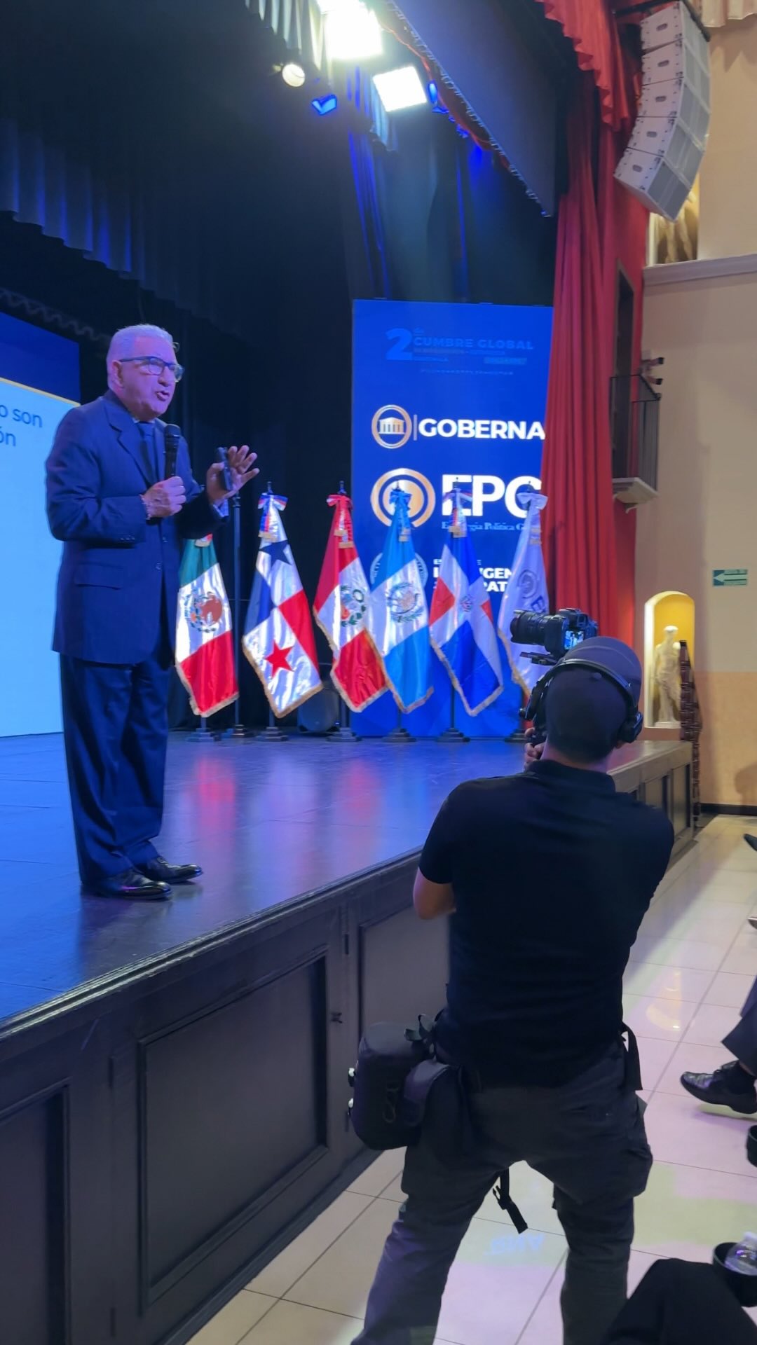 🎬 TODO PROYECTO AUDIOVISUAL COMIENZA CON PASIÓN. Cada idea, cada plano y cada detalle cobran vida cuando trabajas con entrega y amor por lo que haces. 💡❤️
#ProducciónAudiovisual #PasiónPorCrear #creatividad