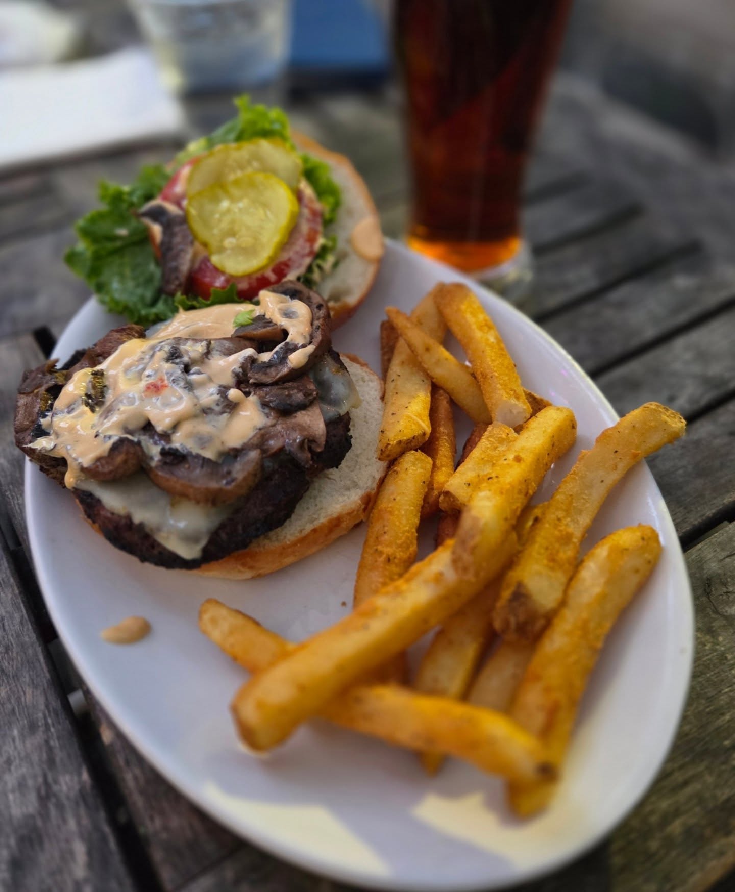 The oldest tavern in america is in Boston, MA. This is the Paul Revere Burger which consists of Pepper jack cheese, mushrooms, and chipotle sauce. Just walk in, grab a seat and a bite?
@bellinhand #boston #tavern #massacusetts #foodphotography #foryoupage #munchandmeandernewengland
#burger #fries #pepperjack #munchandmeander