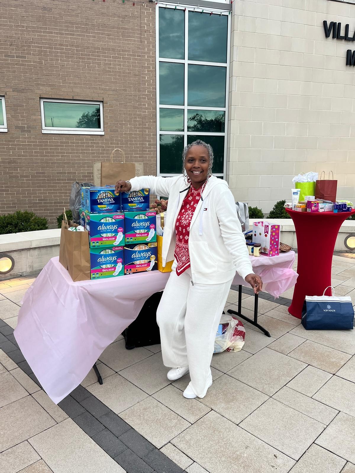 💜 Last Friday, B-Health was proud to support Mayor Katrina Thompson’s Annual Birthday Celebration 🎉 — a true party with a purpose!
Instead of gifts, @mayorkatrinathompson invited the community to donate hygiene essentials for those in need, and we were honored to contribute. 💪
We’re grateful to be part of a celebration that centered love, kindness, and giving back to the Broadview community. ✨
#PartyWithAPurpose #BroadviewStrong #CommunityCare #BHealth