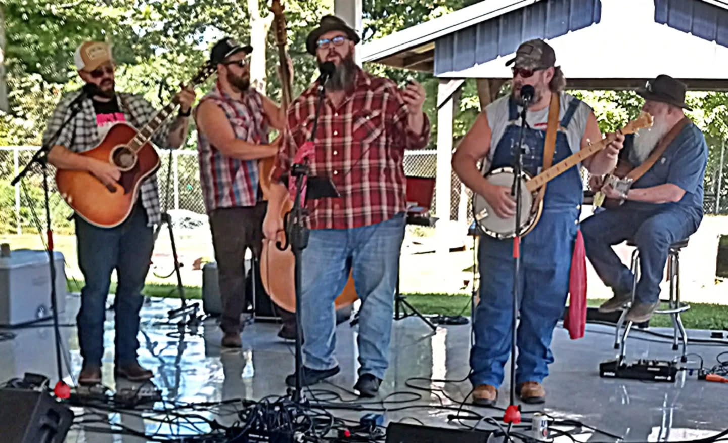 Big thank you to everyone who came out yesterday for the Village of Montgomery's annual Tractor Parade & Farm Day, also known as Skip Chambers Day!!
Thank you Mr. Geist for the picture!
We'll see you all down that Dusty Trail (Tour😉)!!