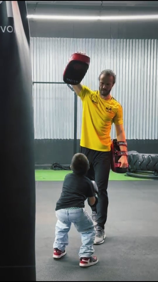 Fun boxing session with my new clients 🥊
#mastermindframes #personaltrainer #functionalfitness #pilates #croydon #functionaltraining #myptcroydon #boxing #boxingworkout