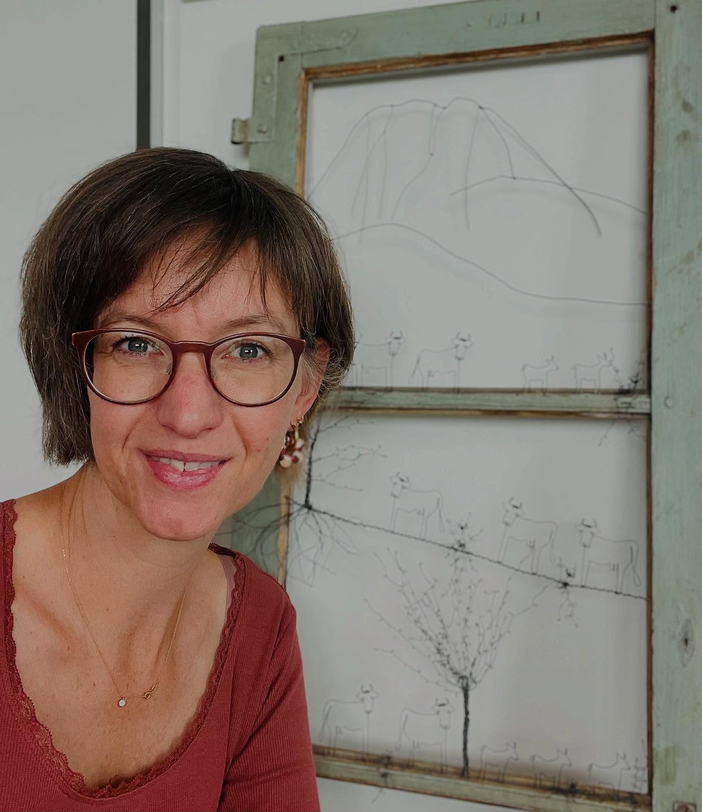 En cours… Poya sur une vieille fenêtre