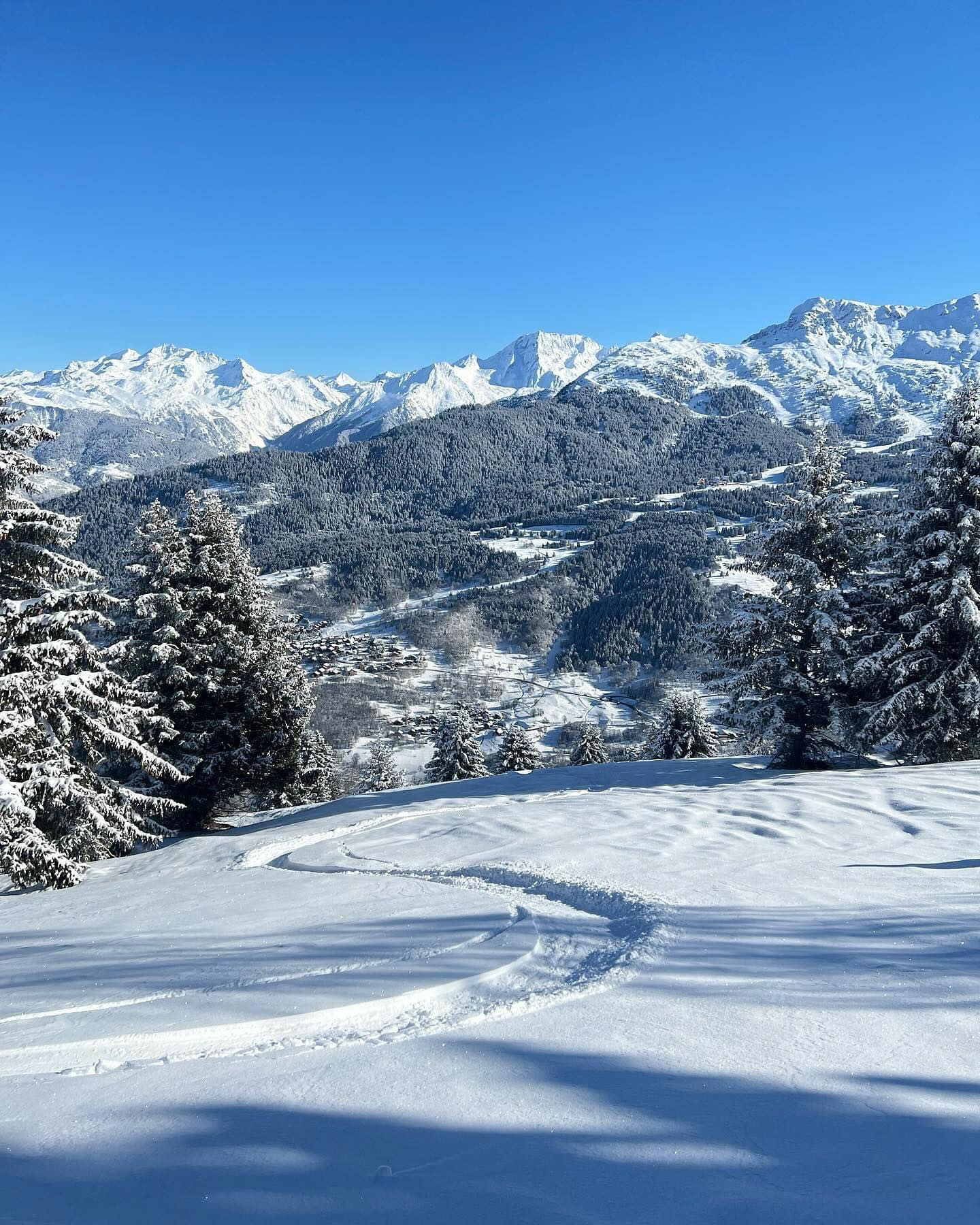 The summers almost over ! It’s time to start dreaming of winter ❄️⛷️❄️#base3v #meribel #courchevel #skilessons #thesnowbase