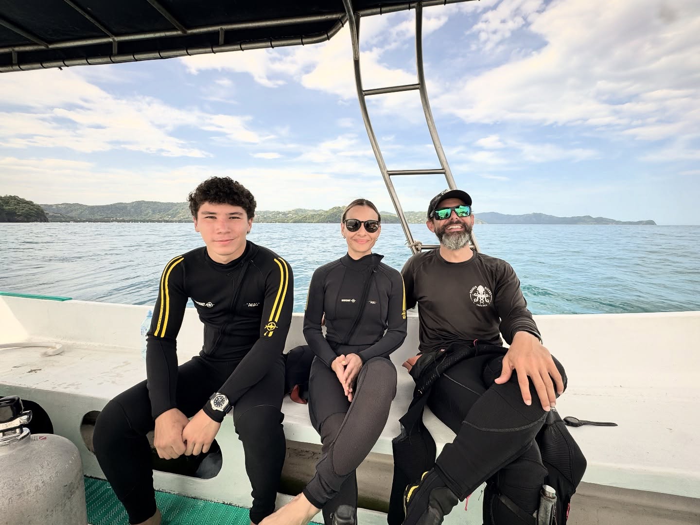 We have 2 new PADI Open Water Divers. Congrats, guys! Hope to see you soon blowing bubbles.
.
.
.
.
.
.
#scuba #diving #scubadiving #scubadiver #padiopenwater #padiopenwaterdivercourse #padi #paditv #costarica #guanacaste #boatdiving #boatdive #divebuddy #surfaceinterval #scubainstructor #padiinstructor #masterinstructor