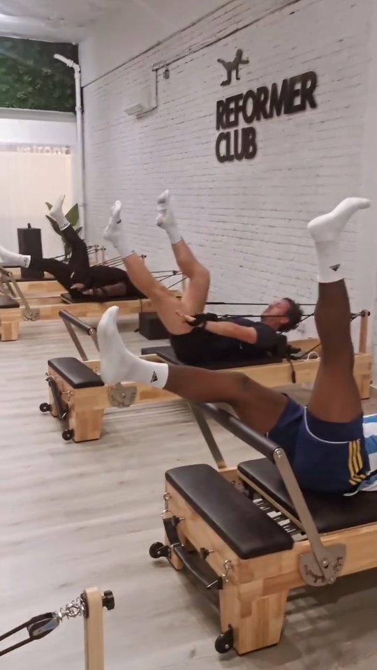 A few shots from one of this mornings Reformer Pilates core classes. 🪴
#mastermindframes #personaltrainer #muscle #pilates #reformerpilates #reformer #myptcroydon #londonpt #personaltrainer #london #rehab