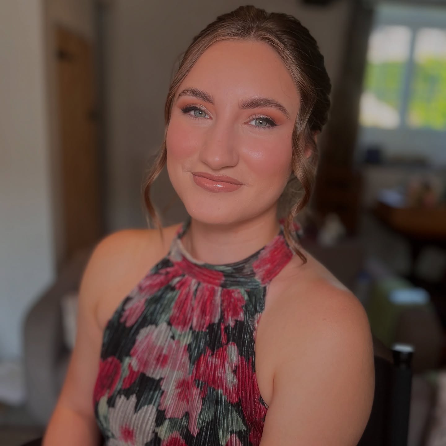 A little glam moment for Kirsty ✨
I'm totally in love with how this look came together! Kirsty was a guest at a wedding I did a few weeks ago. She brought me an inspiration picture and shared that she wanted to step out of her comfort zone and try a more glam makeup look that she would struggle creating herself.
We created a warm, smoky eye that made her beautiful green eyes pop, paired with a flawless, radiant complexion and a sharp wing and the result was pure magic! 😍
Hair by - @thelittlesanctuary
#softglambridalmakeup #softglammakeup #dorsetbridalmakeup #dorsetmakeupartist #bridalmakeupinspo