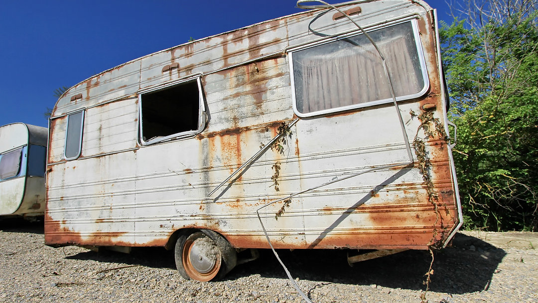 Thinking about buying a vintage trailer? Discover how to inspect your potential purchase and avoid costly surprises! Link in Bio