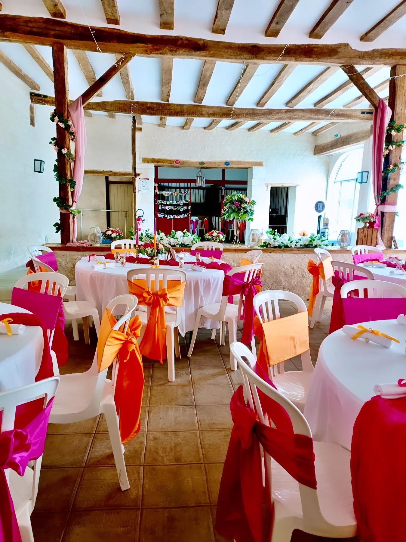 Mariage fushia et orange au domaine des Allées d'Harambure 🧡💘
Du peps, des fleurs et du chic !
#mariagedecoration #mariage #thelittlefactory86 #fleurs #fushia #orange #pink #pinkorange #weddinginspiration #wedding #weddingdesigner