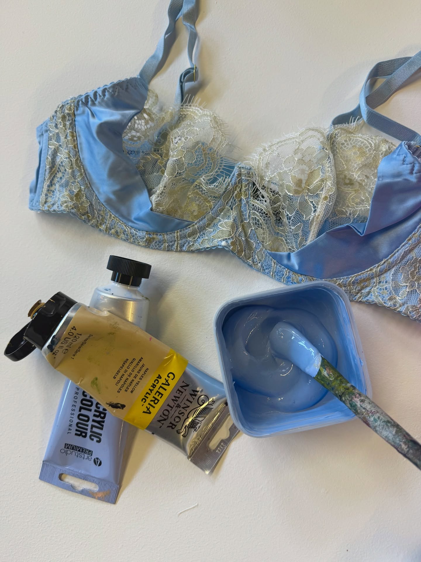 July diaries | 🌙🍸💘
A little bit of catching up to do with these as my time keeping can be questionable…
Lingerie ideas, my wonderful Nanny’s 80th, spicy margs + pub nights. Dad helping me out in the studio, vases for friends, a LOT of lettuce plates & gorgeous summer evenings. New ventures, sip & paints and set design dreams. July, you were gorgeous x