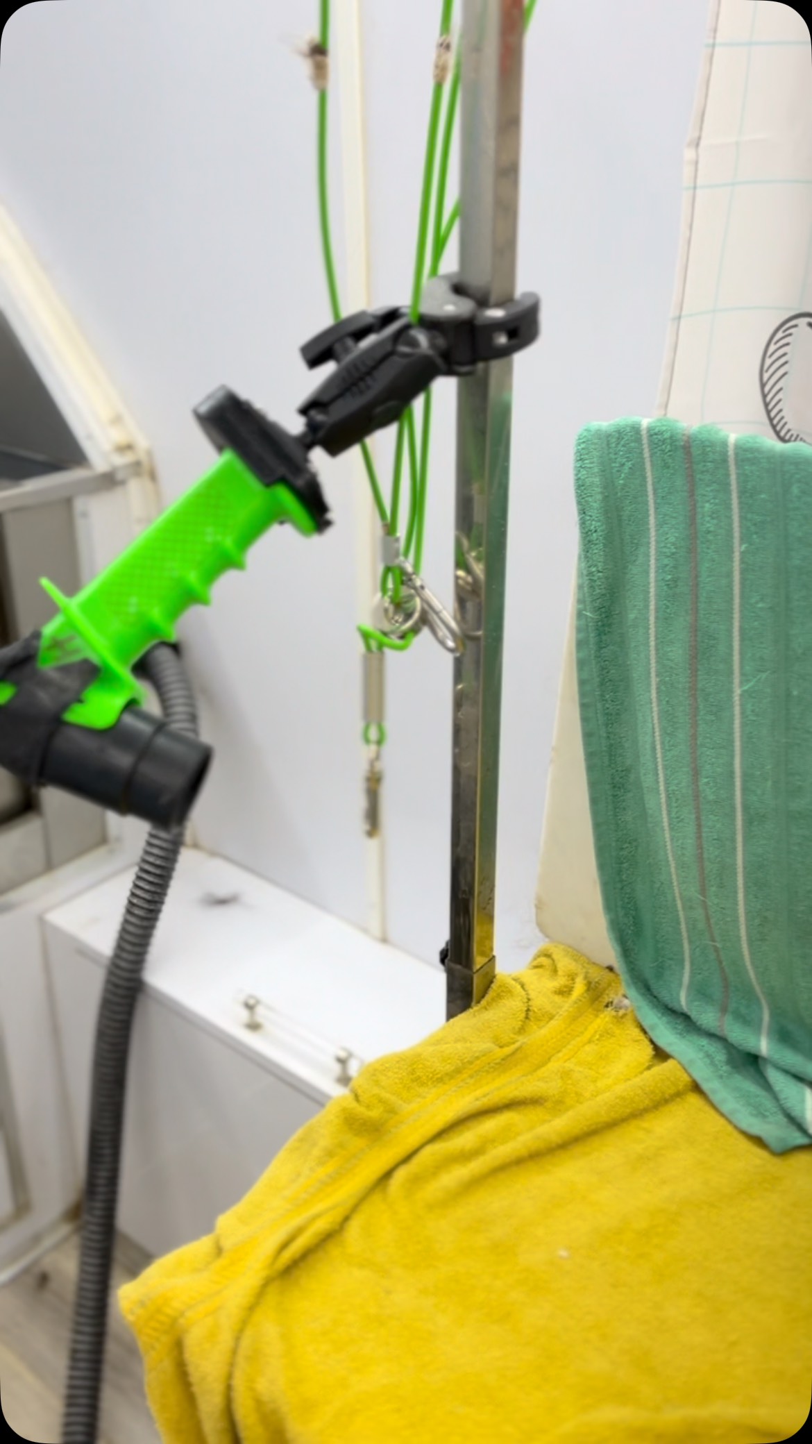 Great products working together! #clipit #handleit #trachsaver #groomerswall #handleitcompany #allforgroomers #mobilegrooming #dawnofdeshed #yorkie #mobilegroomer #njgroomer