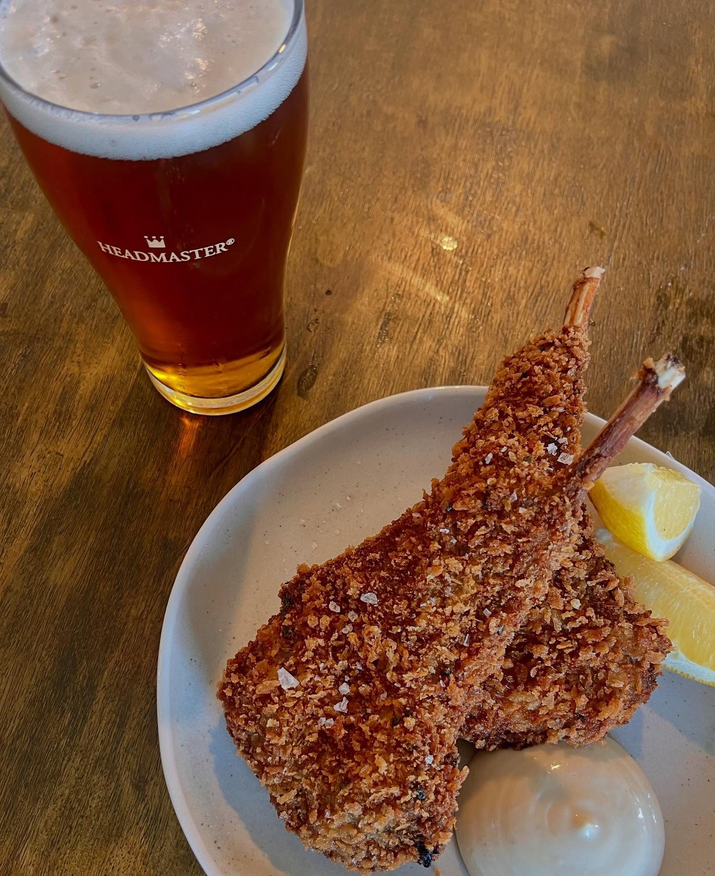 New on the specials board!
Parmesan & herb crumbed lamb cutlet with anchovy lemon mayo. Order one as a snack with a cold beer or grab a few and make it a feast! 🍋
