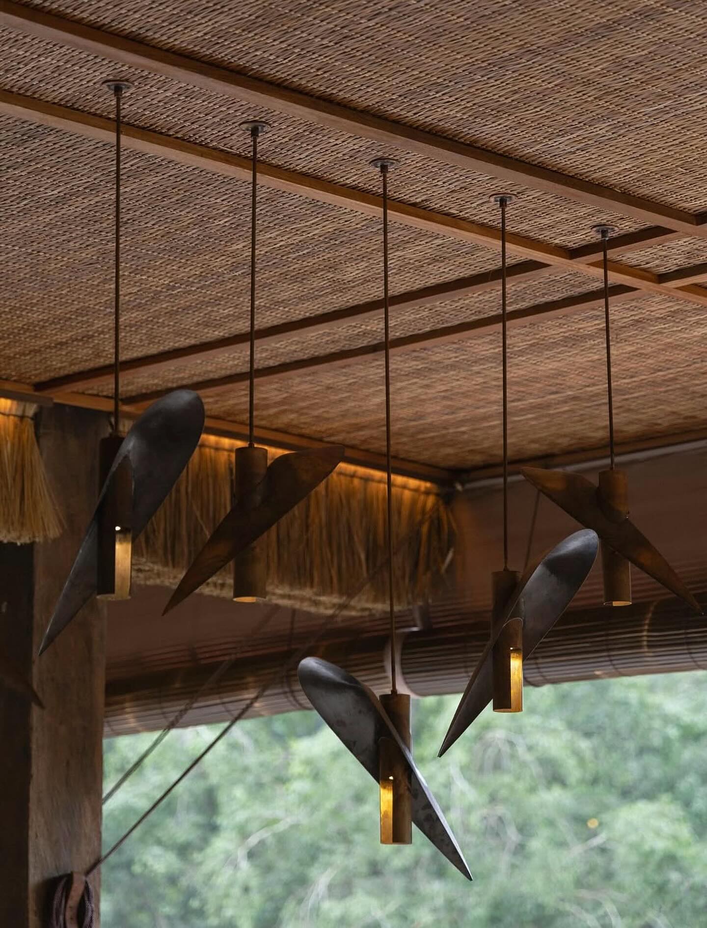 I love love love this design of @blancostudio.bali for @nariubud
#interiordesigner #studiomique #slowliving #baliliving #tropicalmodern #balihome #homeinspiration #personalhome #storytellinghome #craftsmanship #interiordesign #interieurontwerpamsterdam #interieuramsterdam #interieurontwerpstudio #designstudioamsterdam