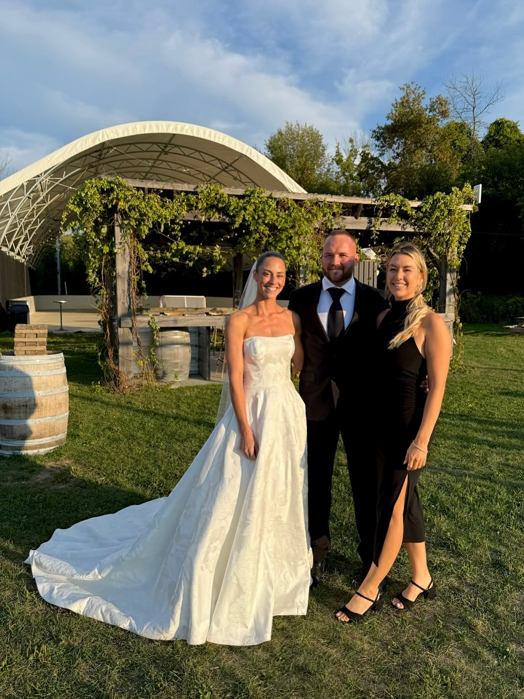 Yesterdays “surprise” wedding - my brother locked in his life lover + I got the most beautiful sista 💍
Love you guys 🤍