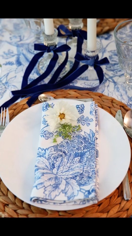 Our Blue Flame Collection is the perfect fit for all your special events.
Whether you’re planning a baby shower, a gender reveal, or a bachelorette party, this collection has everything you need. Its playful yet elegant design makes it the ideal choice for every girlish celebration.
#adoreandwonderbysvf #adoreandwonder #tischdecke #tischdeko #tischdekorationen #tischsets #tischwäsche #tischdekoration #tableware #tablecloth #tablescape #babyshowermünchen #babyshowersetup #genderreveal #genderrevealmünchen #jga #jga #jungesellinnenabschied #hochzeitdekoration #hochzeitmünchen #hochzeitstisch #eventstyling #mumtobe