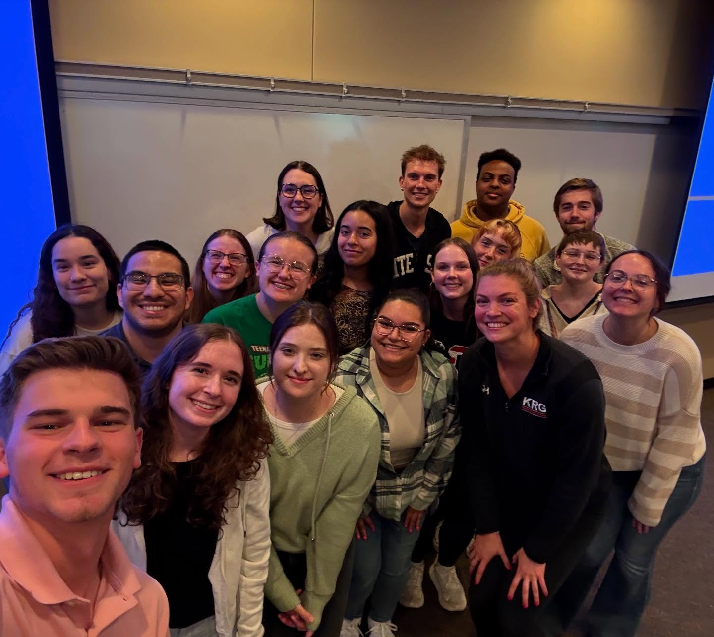 This week, alum Heather Lange paid a visit to Lewis and gave the first Weisenthal Colloquium of the year! We are so grateful for the visit and wonderful talk. Thank you Heather!
#chemistry #krg #krwe