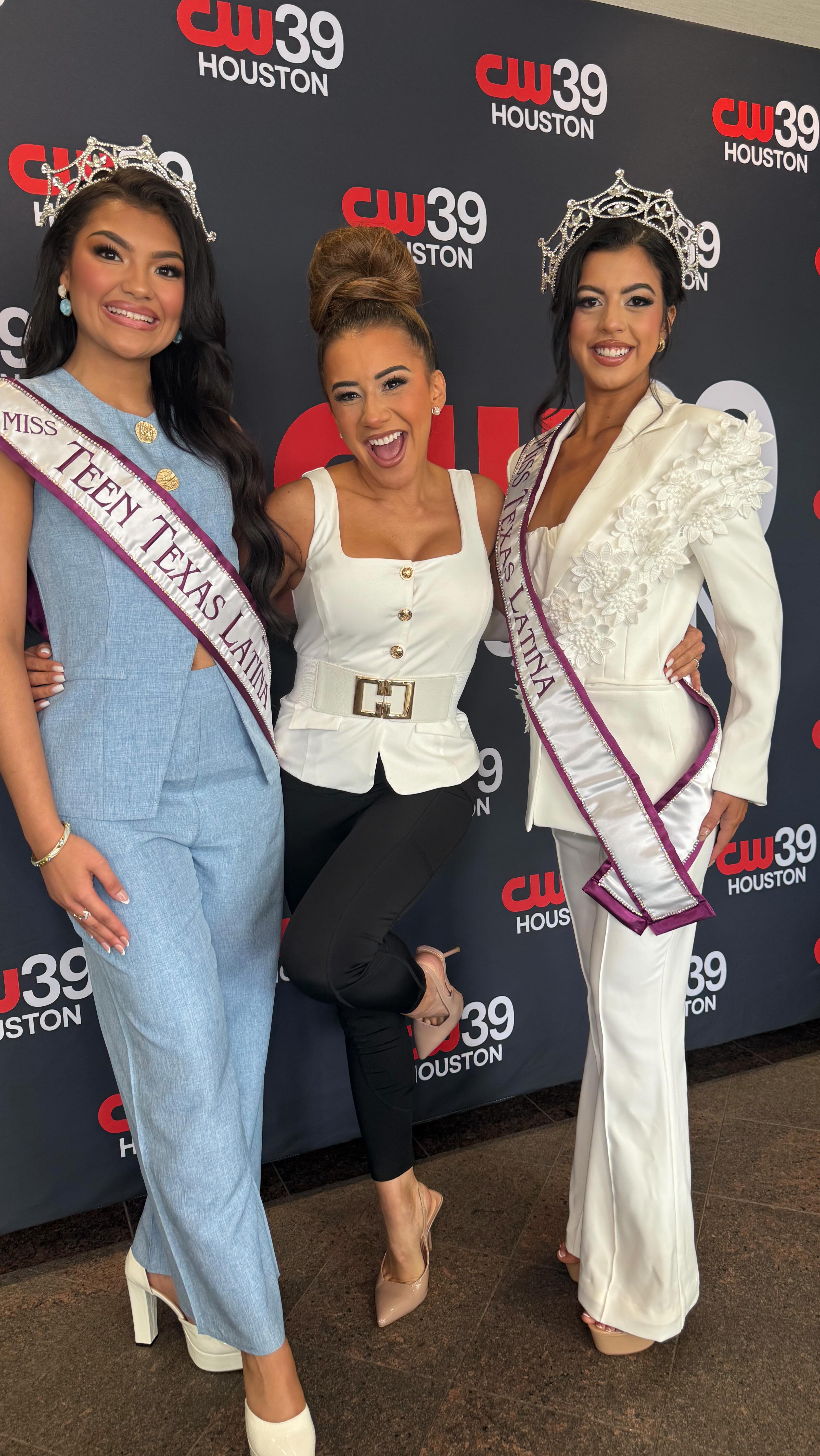 First LIVE TV interview as the new Miss Teen Texas Latina & Miss Texas Latina 2025! 👑✨
Thank you so much to @sharronmelton1 and CW39 Houston for having us! It was such an honor to share our journey with you all. 🌟
Touch ups: @alexas.artistry
Catch the full interview online at CW39.com! 💻📺
#MissTexasLatina #CW39Houston