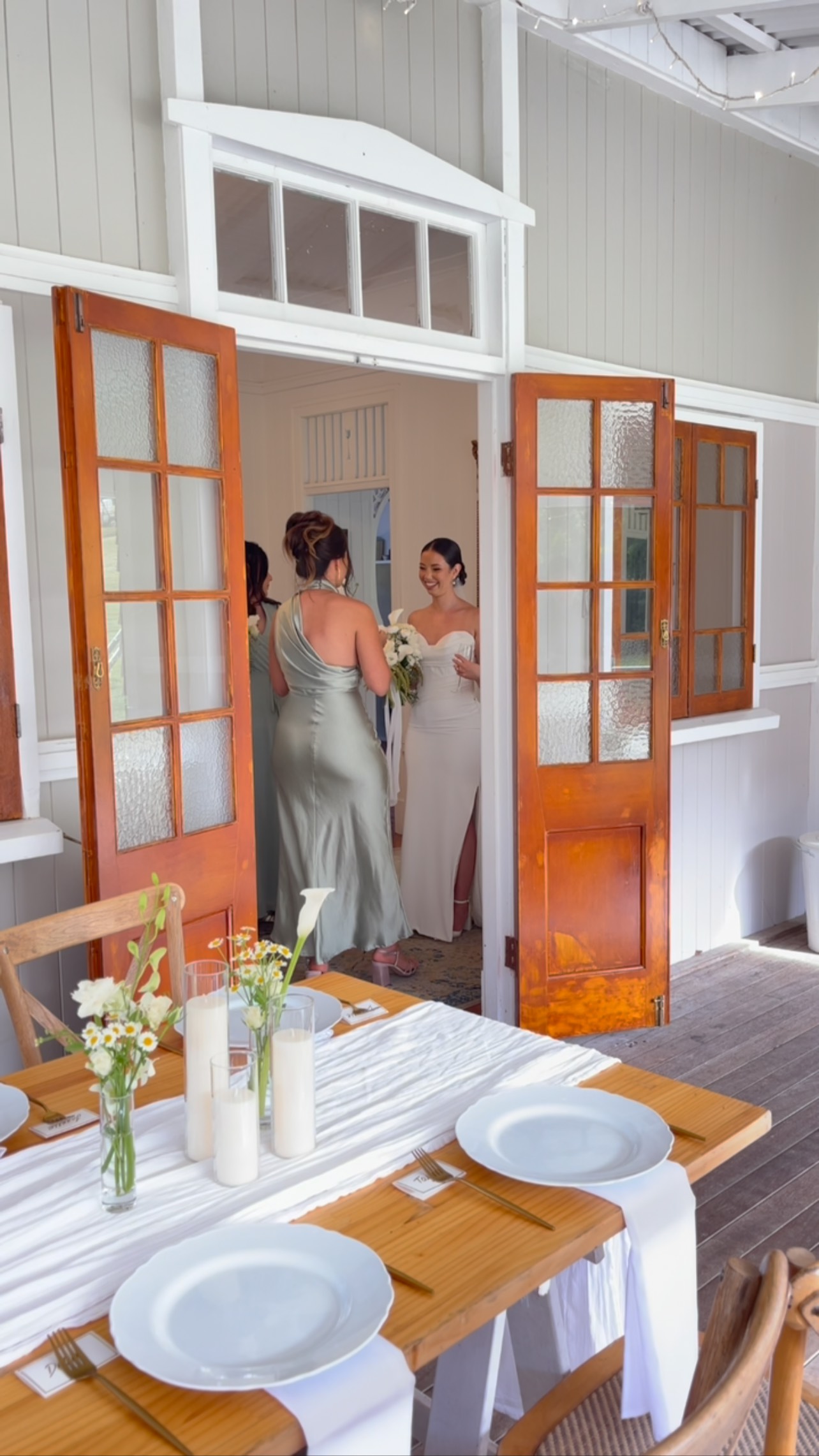 The sweetest glimpse of S with her girls just before walking down the aisle. Forever grateful for the beautiful moments we get to witness during our installs 🕊️