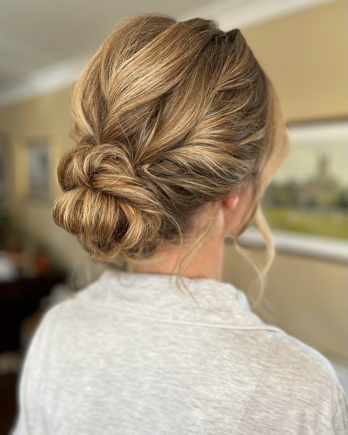 ✨ 7 Beautiful Ways to Wear a Bun ✨
A bun might be classic but it doesn’t have to mean one style fits all. The beauty of this look is how customisable it can be…. soft and romantic, sleek and elegant or textured with details that make it completely your own!
Here are 7 variations I’ve created recently:
💫 Some are polished and timeless.
🌸 Others are textured and playful.
🌿 A few are adorned with pearls or flowers for that extra bridal touch.
Every bride (and bridesmaid!) has a different vibe and the right bun should complement the dress, personality and overall feel of the wedding.
I’d love to know …. Which of these bun styles speaks to you the most 1–7
Comment below 👇🏽
#bridalbunhairstyle #bridesmaidhairinspo #dorsetbridalhair #dorsetweddinghair
#texturedbun #polishedbun #bridalupdo