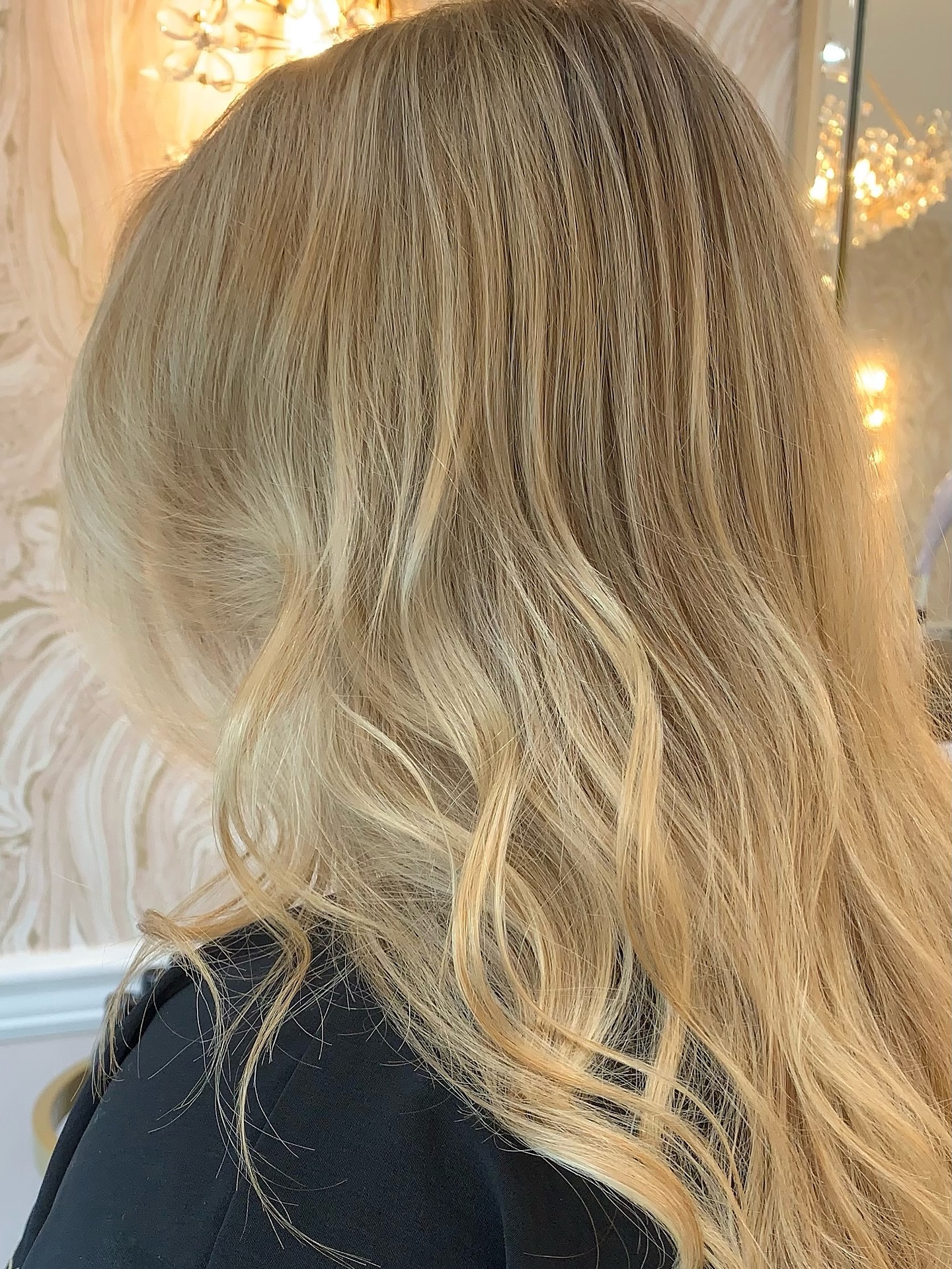 Came out of Instagram retirement for this one!
✨ This stunning dimensional blonde is what dreams are made of. Our client came in looking for a brighter, more natural look, and Cecilia delivered with this gorgeous, sun-kissed blonding appointment!
Want to brighten up your look? Whether you’re looking for subtle, face-framing pieces or a full head of blonding, our expert colorists at Bella Mia Salon can create a custom look that’s perfect for you. We specialize in lived-in, natural-looking color that grows out beautifully.
Ready for your hair transformation?
Text/Call: 914-563-7224
Book Online: www.BellaMiaSalonNY.com