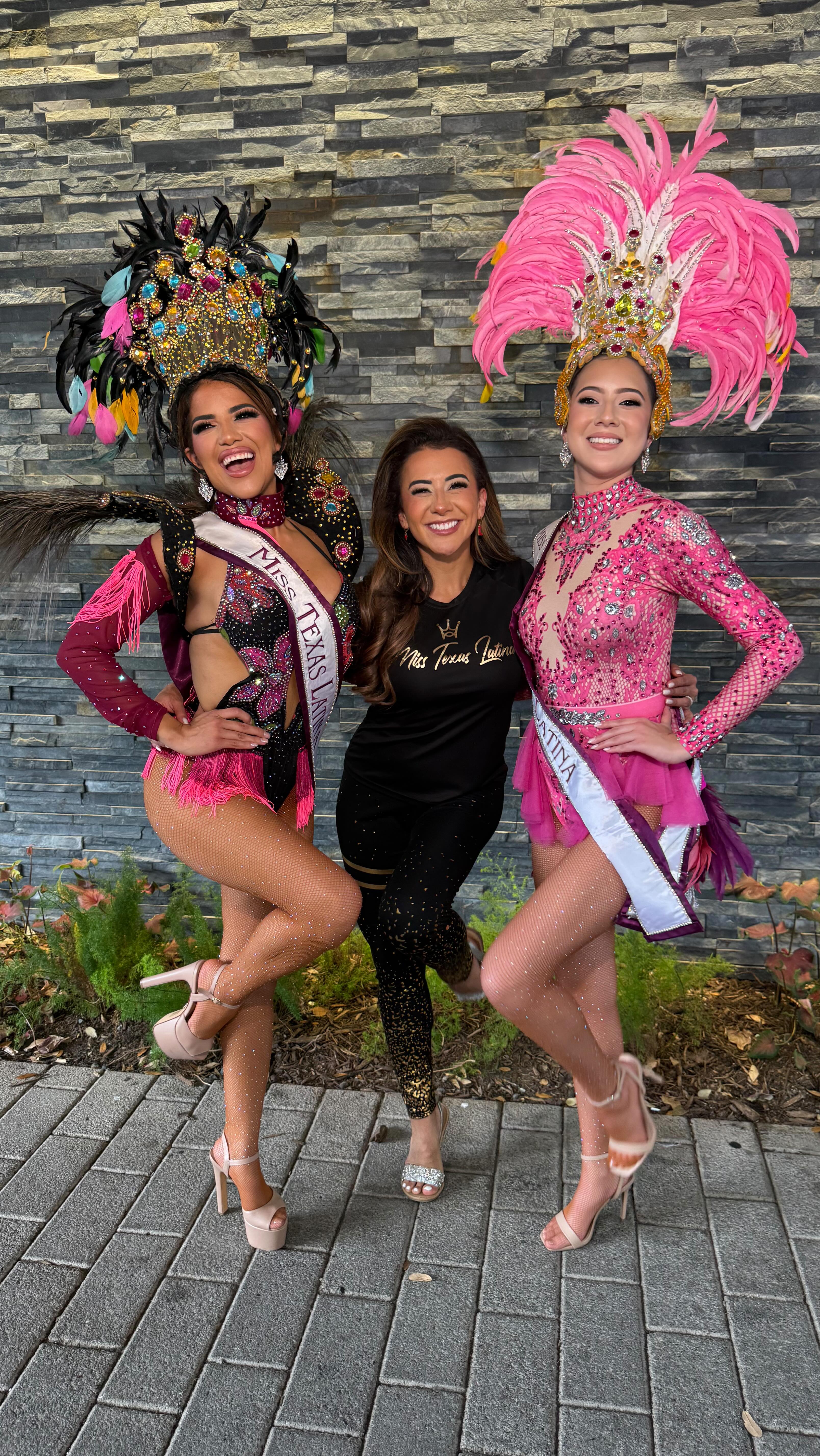 Sorry we’re late! The queens were throwing a fit… An outfit that is!! ✨💫👑
Outfit: @ldentertainmentcompany
@roadtomisstxlatina