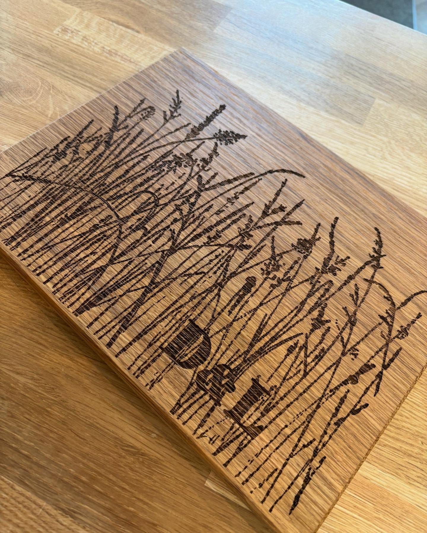 We are now back from our holiday and ready to go again (sort of 😂)
Hers an oak serving board we engraved a little while ago with customers own design. If you’d like something special engraved then get in touch 😊
#engraved #personnalisation #oakchoppingboard #somethingspecial