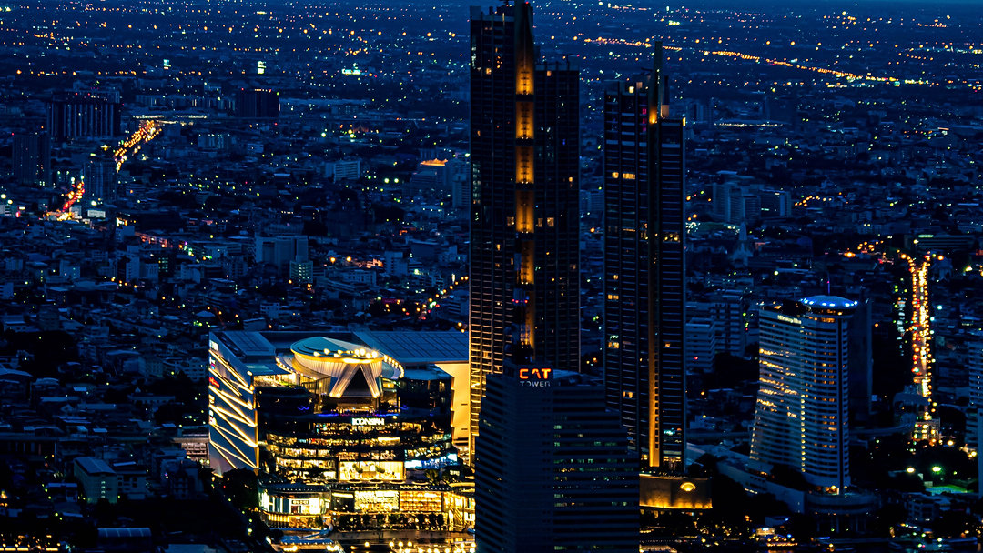 Capture Bangkok like a pro! Join an unforgettable photo tour and discover hidden gems with our expert photographer. 🌆📸 Link in Bio