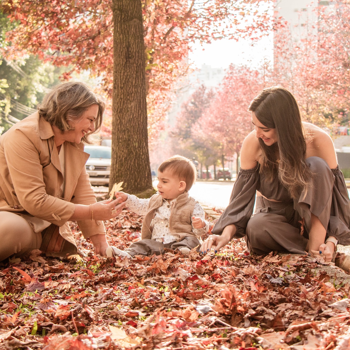 Gente Miuda, onde a qualidade, sustentabilidade e diversão se encontram em roupas e acessórios.
Cada peça é cuidadosamente selecionada com a perspectiva de uma mãe, priorizando marcas brasileiras e materiais duráveis.
Nossas embalagens sustentáveis se transformam em brinquedos, tornando a experiência de compra ainda mais mágica para os pequenos.
Venha descobrir um mundo de estilo e responsabilidade!