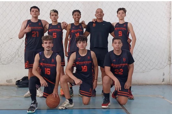 EQUIPE SUB-15 NO GOIANO!!
AEGB/EBVT, sob o comando do @coachreidduarte obteve excelente vitória sobre a equipe do HM Sports, com o placar de 66 x 52, e continua na disputa por uma vaga nas finais!!!
Processo evolutivo constante!!!!
Pra cima rapaziada!!!
#basquetedebase #campeonatogoiano #fgb