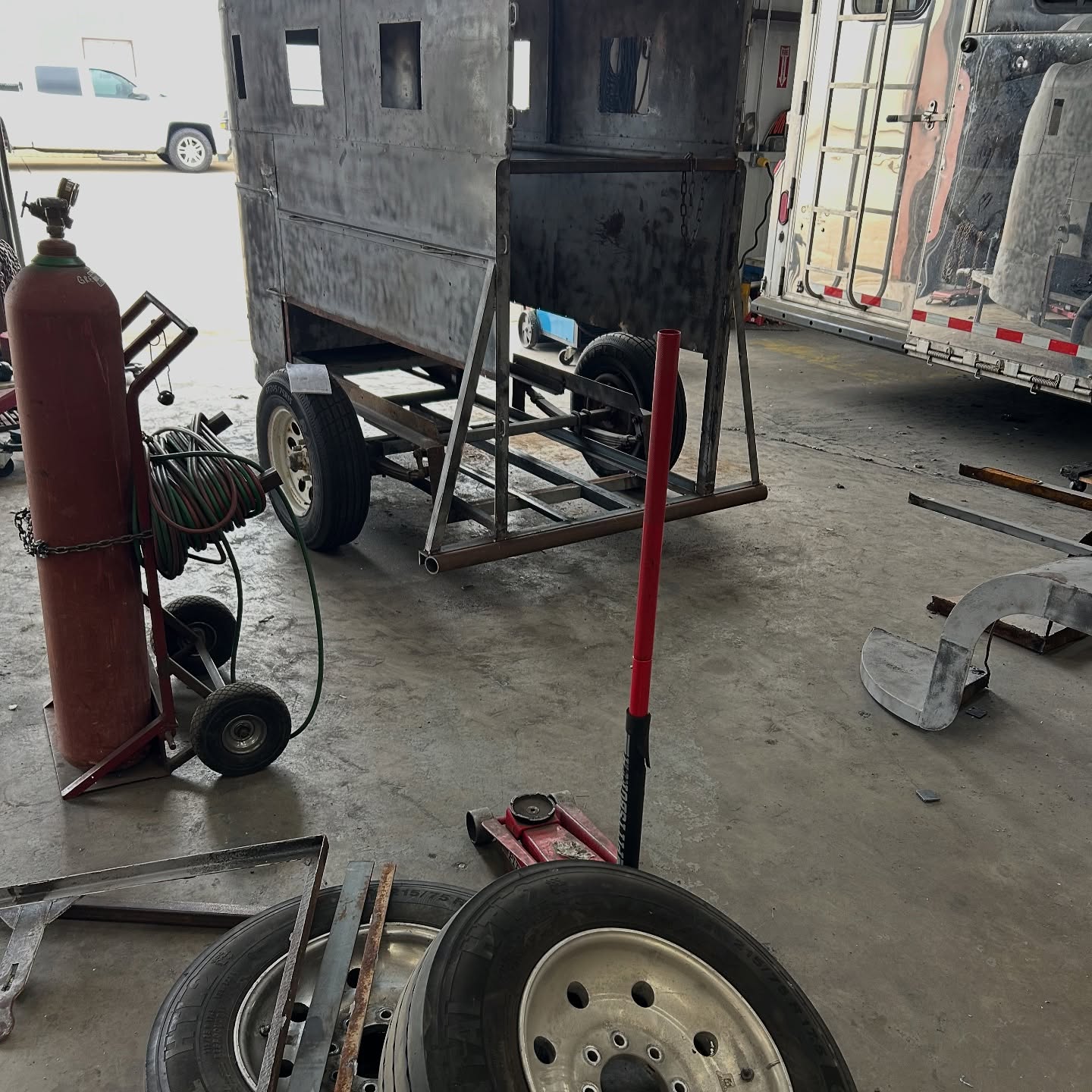 Some disassembly required!
Tearing down the 1960 C.C. One horse trailer in preparation for a full restoration. Big reveal coming soon.
#horsetrailer #onehorsetrailer #cunninghamcompany #vintagehorsetrailer #supportyourlocalwelder #trailerrestoration #darkhorsemetalworks