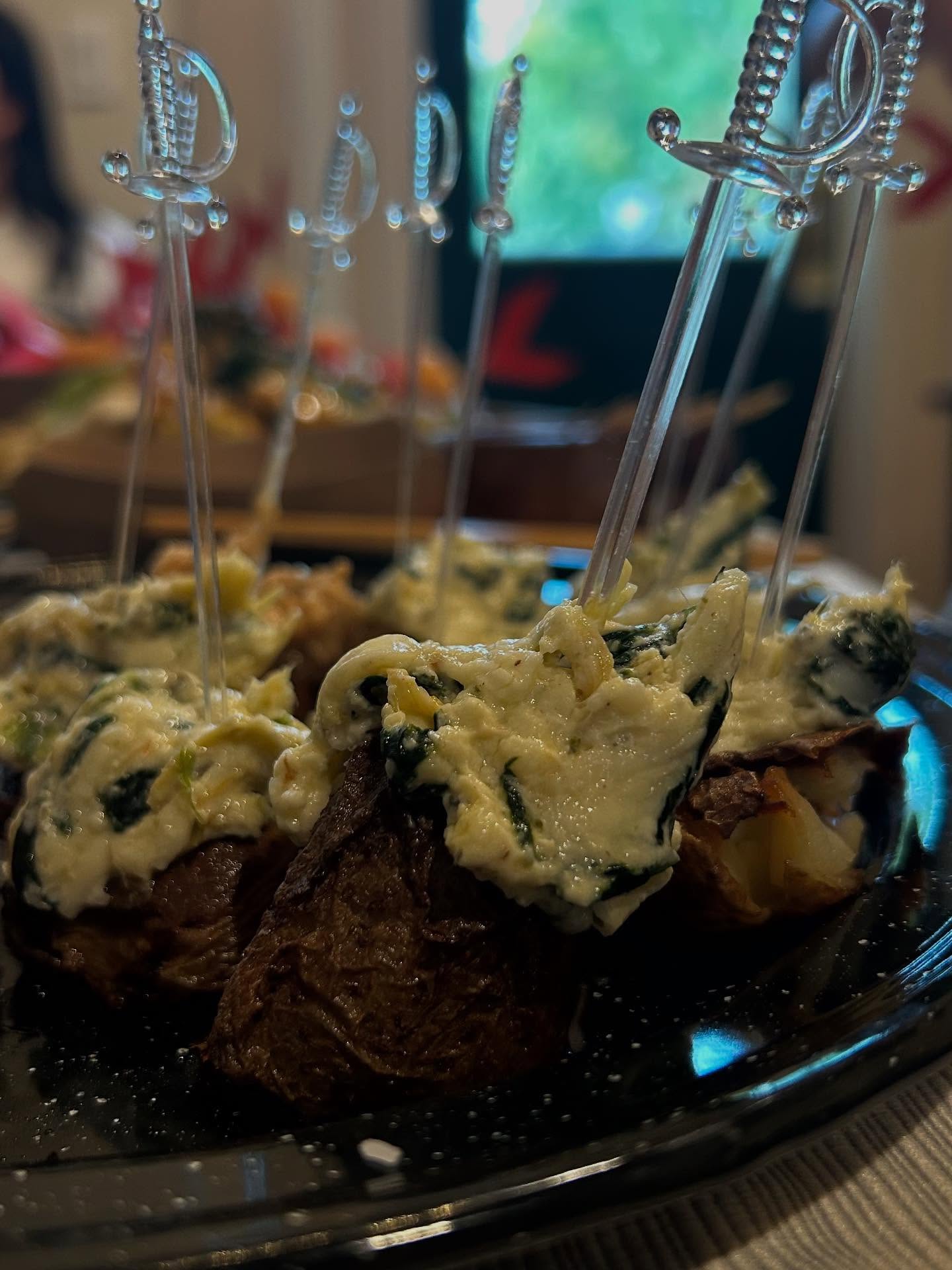 When your new favorite bookstore @protagonistbooksandcoffee asks for a fantasy themed opening night spread you oblige with Knight Sword Potato Bites, Sherwood Forest charred cauliflower and broccoli, Cauldron Boil Bites of vanilla bean charcoal cream cheese, hot guava honey sauce in a puff pastry cauldron, and of course - Deviled Dragon Eggs. 🐉